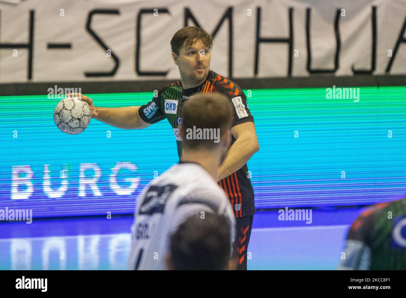 Marko Bezjak aus Magdeburg kontrolliert den Ball beim LIQUI MOLY Handball-Bundesliga-Spiel zwischen SC Magdeburg und SG Flensburg-Handewitt in der GETEC-Arena am 04. April 2021 in Magdeburg. (Foto von Peter Niedung/NurPhoto) Stockfoto