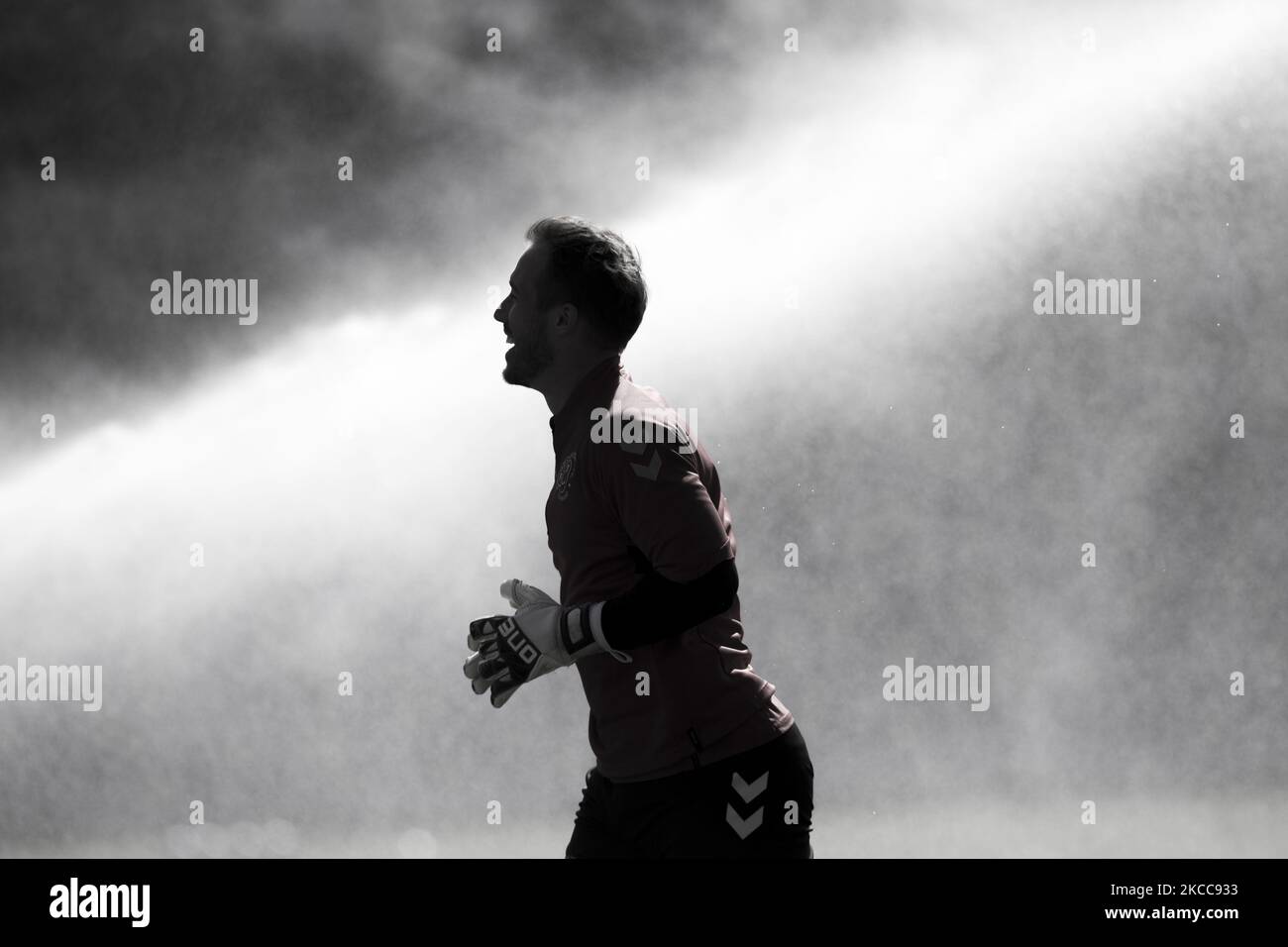 Alex Cairns von Fleetwood Town erwärmt sich am 5.. April 2021 während des Spiels der Sky Bet League 1 zwischen AFC Wimbledon und Fleetwood Town in Plough Lane, Wimbledon, London, Großbritannien. (Foto von Federico Maranesi/MI News/NurPhoto) Stockfoto