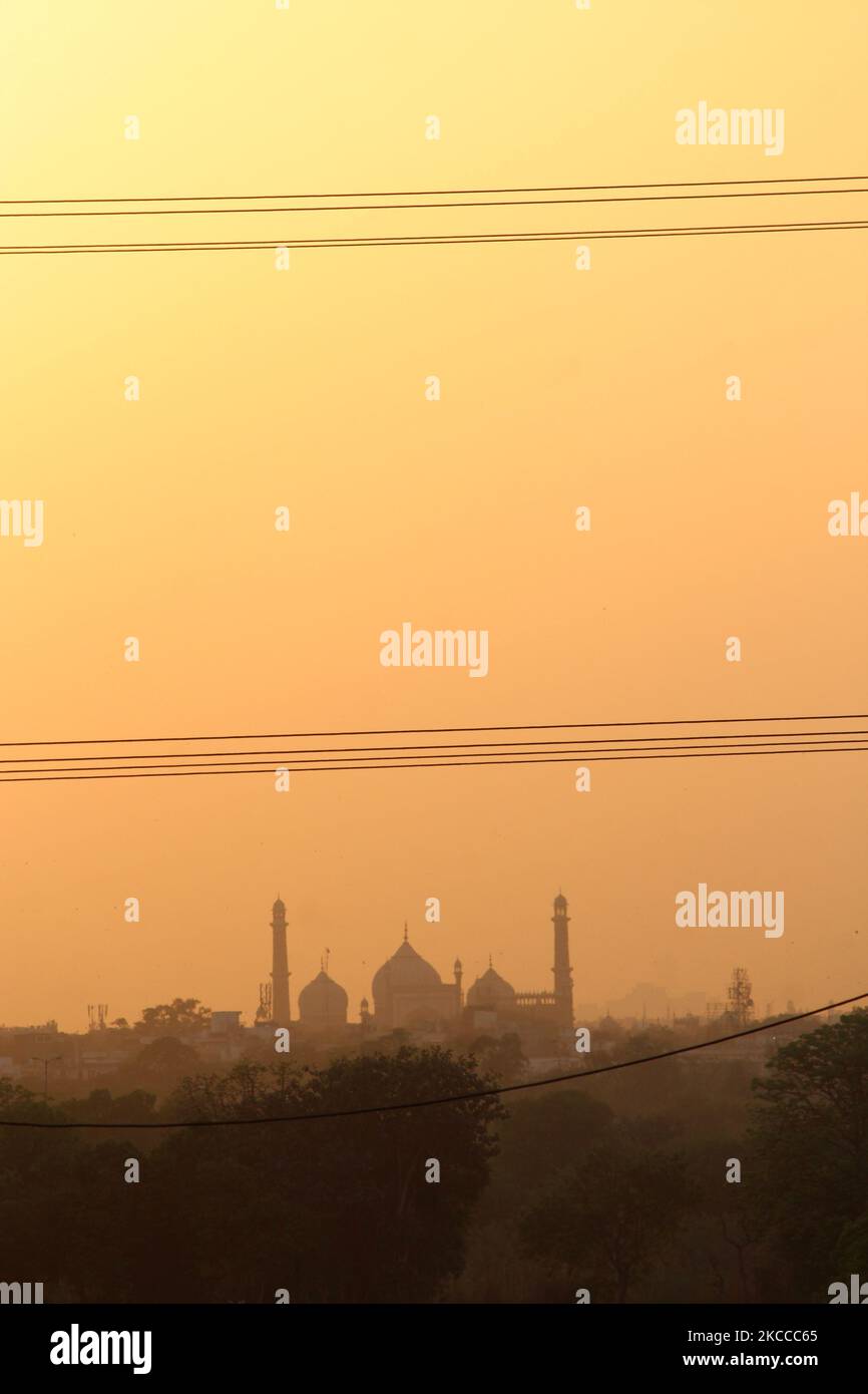 Ein Blick auf die historische Jama Masjid Moschee bei Sonnenuntergang, in Neu Delhi, Indien am 7. April 2021. (Foto von Mayank Makhija/NurPhoto) Stockfoto