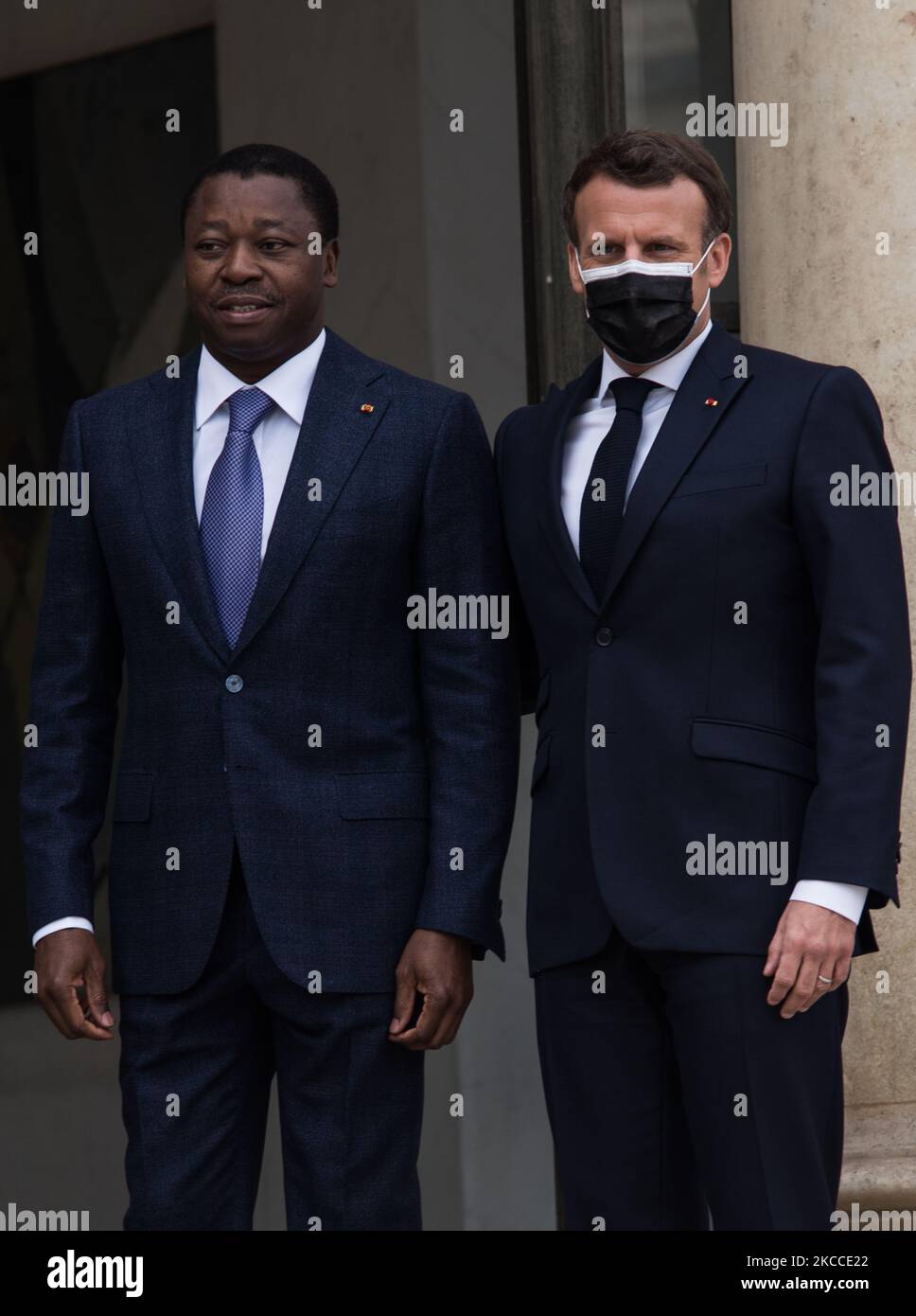 Das Treffen zwischen dem französischen Präsidenten Emmanuel Macron und dem togolesischen Präsidenten Faure Essozimna Gnassingbe, zu Gast bei einem Arbeitsessen im Elysée-Palast in Paris am 9. April 2021. (Foto von Andrea Savorani Neri/NurPhoto) Stockfoto