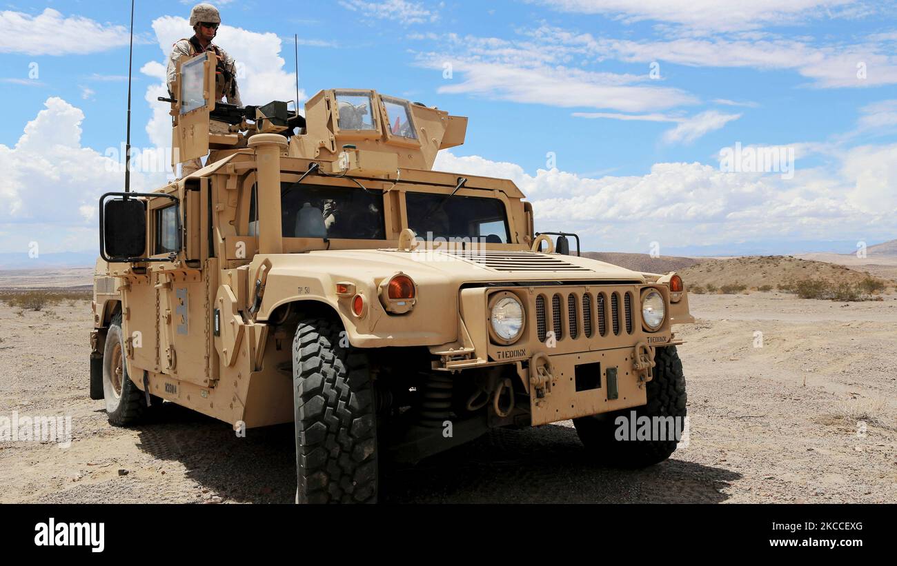 US-Marineinfanteristen stehen bereit, um explosive Kampfstoffe zu entsorgen. Stockfoto