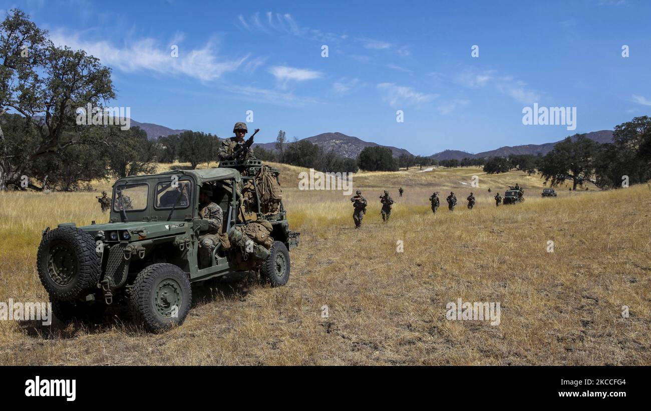 US-Marineinfanteristen führen eine Patrouille in Fort Hunter Liggett, Kalifornien, durch. Stockfoto
