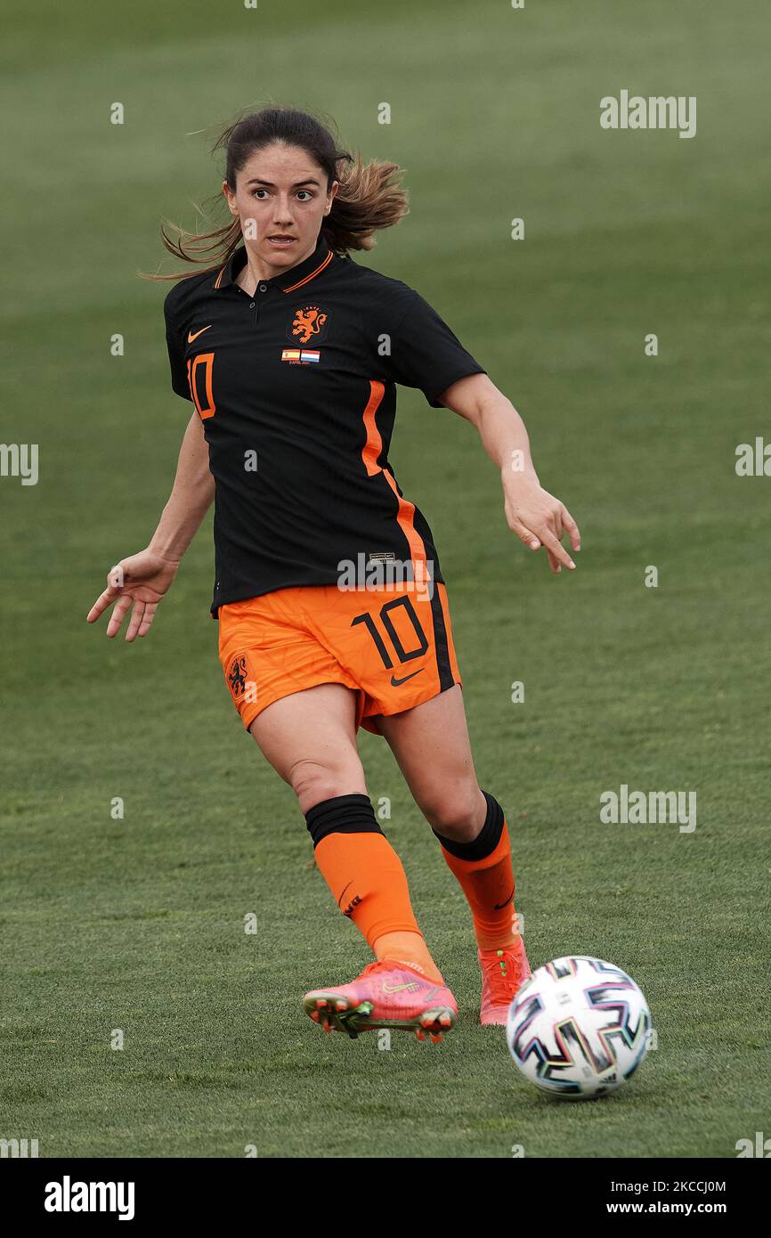 Danielle van de Donk aus den Niederlanden in Aktion beim Freundschaftsspiel der Frauen-Internationale zwischen Spanien und den Niederlanden am 09. April 2021 in Marbella, Spanien. Sportstadien in ganz Spanien unterliegen aufgrund der Coronavirus-Pandemie weiterhin strengen Beschränkungen, da staatliche Gesetze zur sozialen Distanzierung Fans innerhalb von Veranstaltungsorten verbieten, was dazu führt, dass Spiele hinter verschlossenen Türen gespielt werden. (Foto von Jose Breton/Pics Action/NurPhoto) Stockfoto