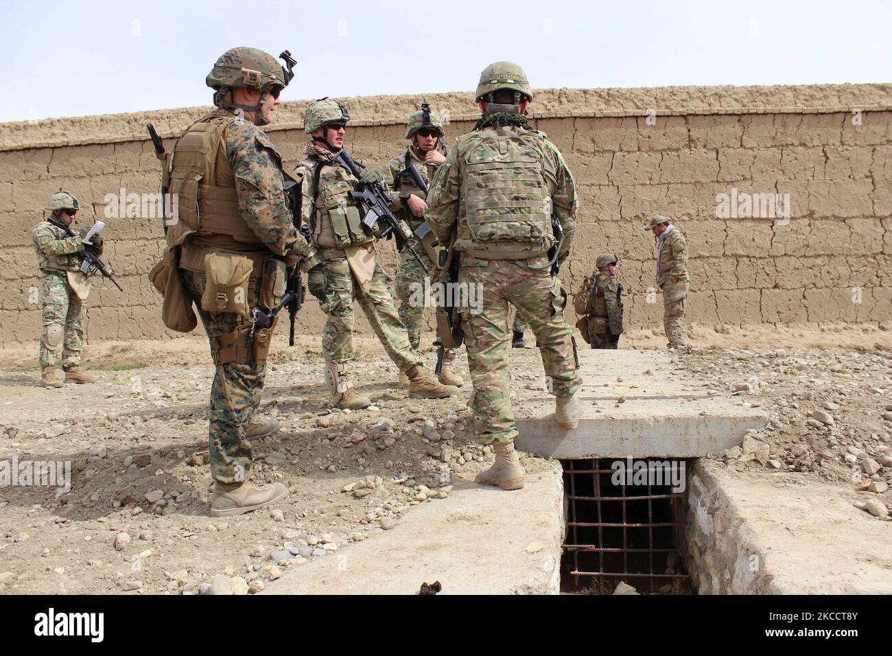 US-Truppen, georgische und afghanische Soldaten der Armee in Afghanistan. Stockfoto