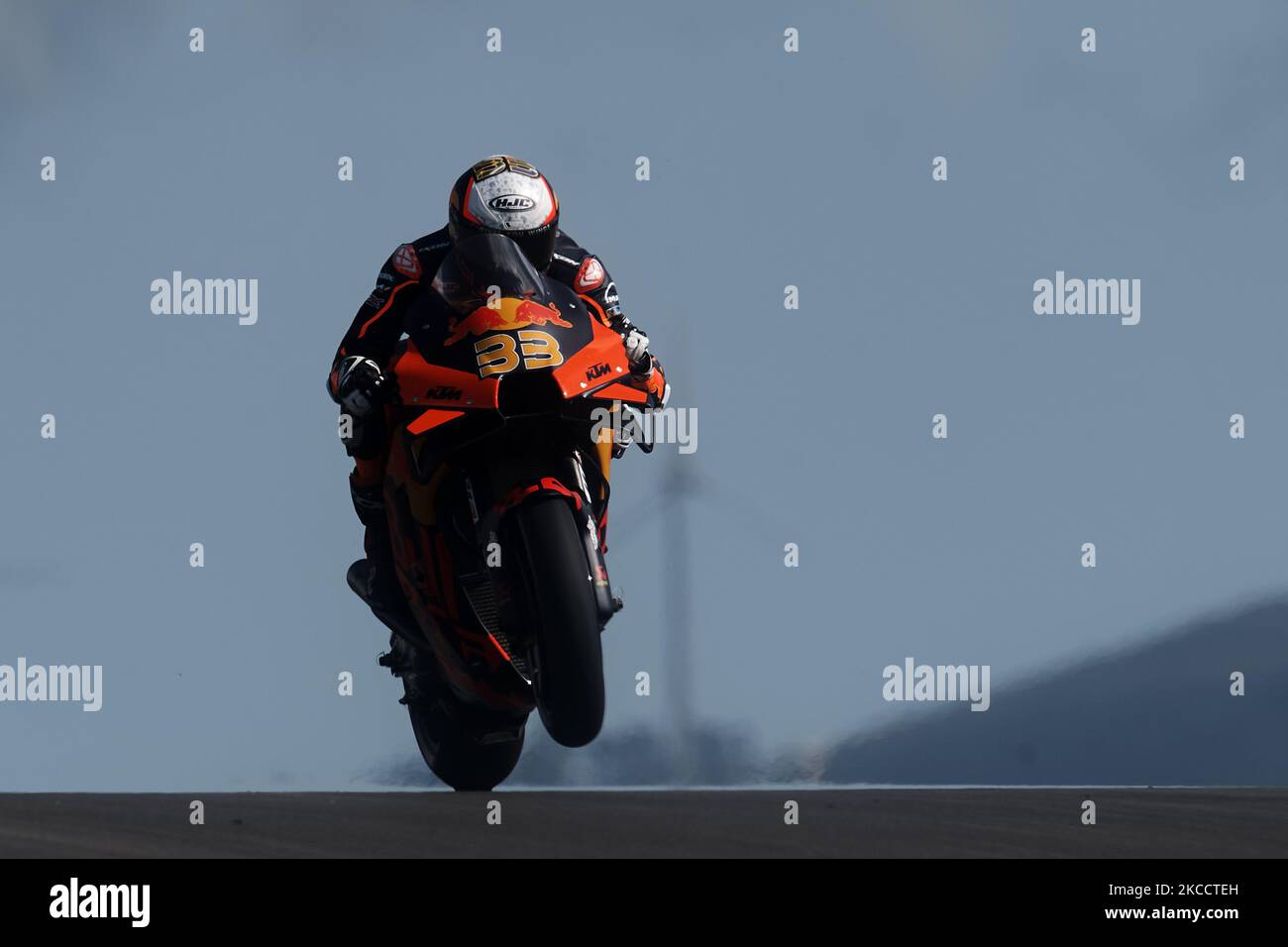 Brad Binder (33) aus Südafrika und Red Bull KTM Factory Racing während des Grande Premio 888 de Portugal auf der Autodromo Internacional do Algarve am 16. April 2021 in Portimao, Portugal. (Foto von Jose Breton/Pics Action/NurPhoto) Stockfoto