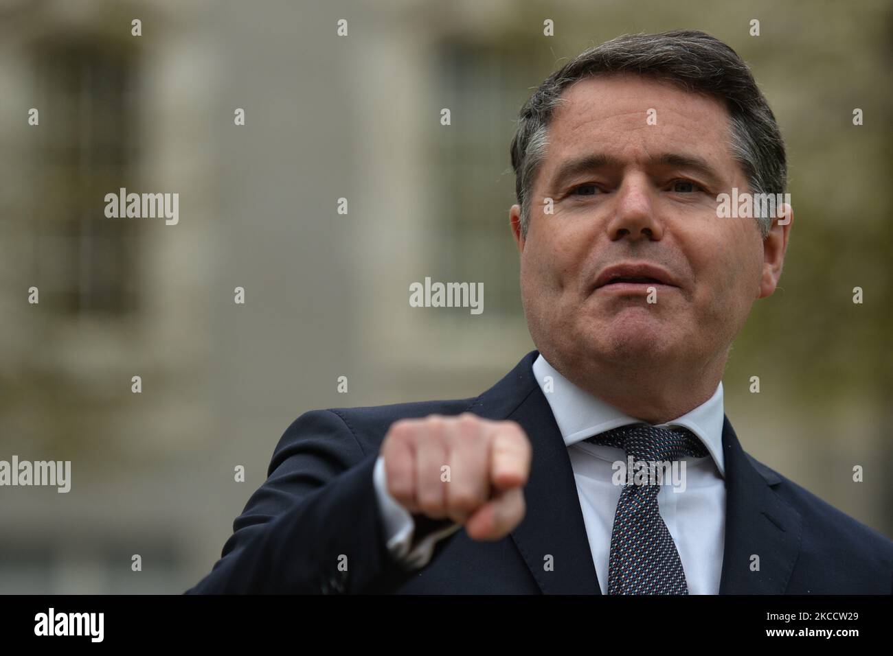 Paschal Donohoe, irischer Finanzminister, während der Medienbesprechung in Regierungsgebäuden in Dublin. Die KBC Bank Ireland hat heute bekannt gegeben, dass sie über den möglichen Verkauf ihrer ausführenden Kreditvermögen und Verbindlichkeiten an die Bank of Ireland diskutiert. Am Freitag, den 16. März 2021, in Dublin, Irland. (Foto von Artur Widak/NurPhoto) Stockfoto