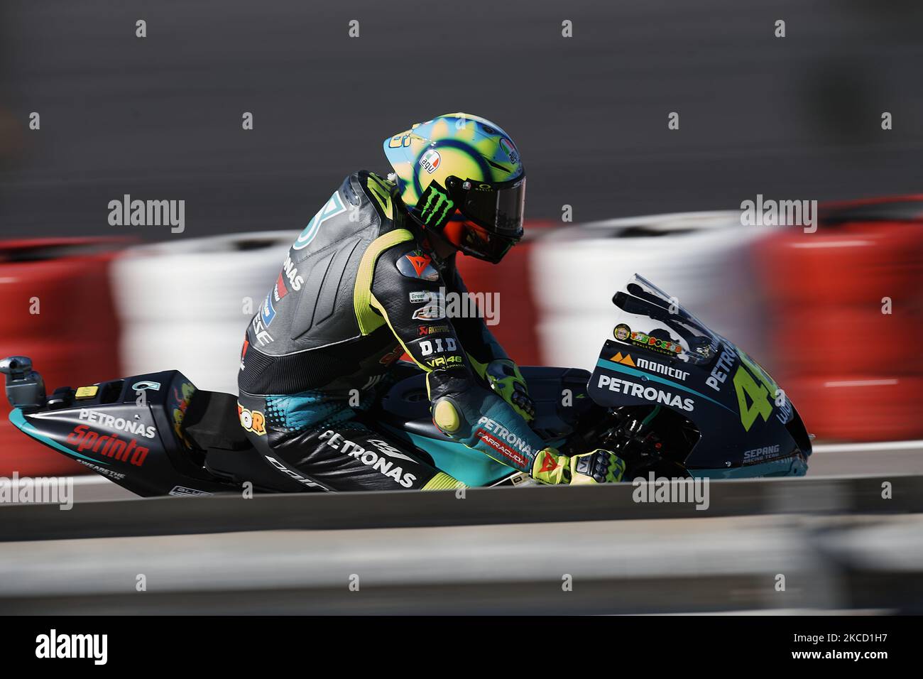 Valentino Rossi (46) aus Italien und Petronas Yamaha SRT beim Rennen des Grande Premio 888 de Portugal auf der Autodromo Internacional do Algarve am 18. April 2021 in Portimao, Portugal. (Foto von Jose Breton/Pics Action/NurPhoto) Stockfoto