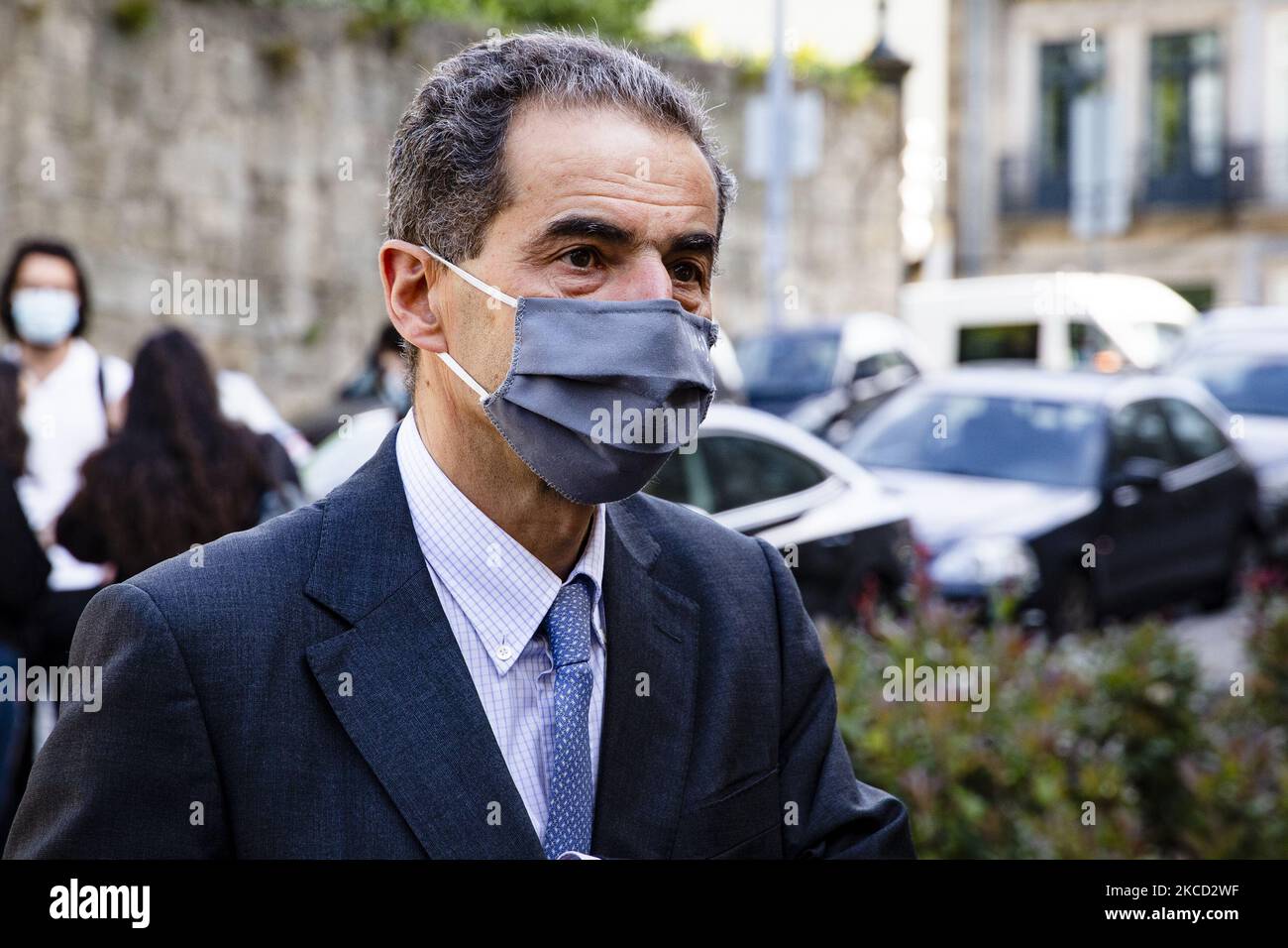 Der Minister für Wissenschaft, Technologie und Hochschulbildung, Manuel Heitor, in Begleitung von Antonio de Sousa Pereira, Rektor der Universität Porto und Präsident des Rektorenrates der Universität Porto, markieren die Wiederaufnahme der persönlichen Aktivitäten von Universitäten und Fachhochschulen und besuchen das ICBAS-Institut für biomedizinische Wissenschaften Abel Salazar, In der dritten und letzten Phase der Wiedereröffnung aufgrund des Covid-19, am 19. April 2021, Porto, Portugal. (Foto von Rita Franca/NurPhoto) Stockfoto