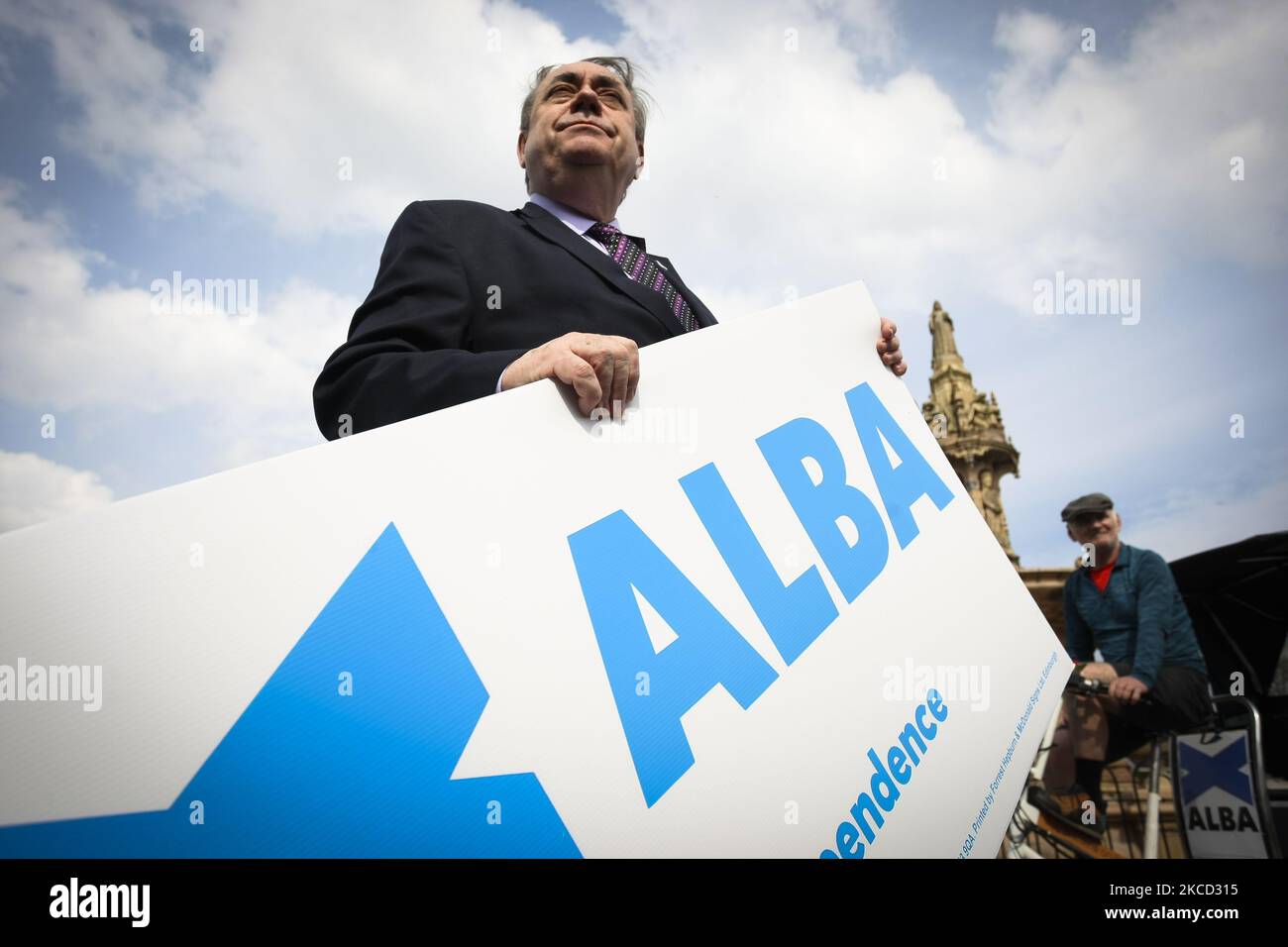 Alex Salmond, der ehemalige schottische erste Minister und Führer der Alba-Partei, setzt sich für die bevorstehenden Wahlen in Schottland ein, indem er am 19. April 2021 den Peoples Palace in Glasgow, Schottland, besucht. Die Alba-Partei, die vor kurzem gegründet wurde, kämpft für eine „Übermehrheit“ der schottischen Unabhängigkeit, von der sie behaupten, dass sie es ihnen ermöglichen wird, mit der Regierung von Westminster für ein weiteres Unabhängigkeitsreferendum in Schottland zu verhandeln. (Foto von Ewan Bootman/NurPhoto) Stockfoto