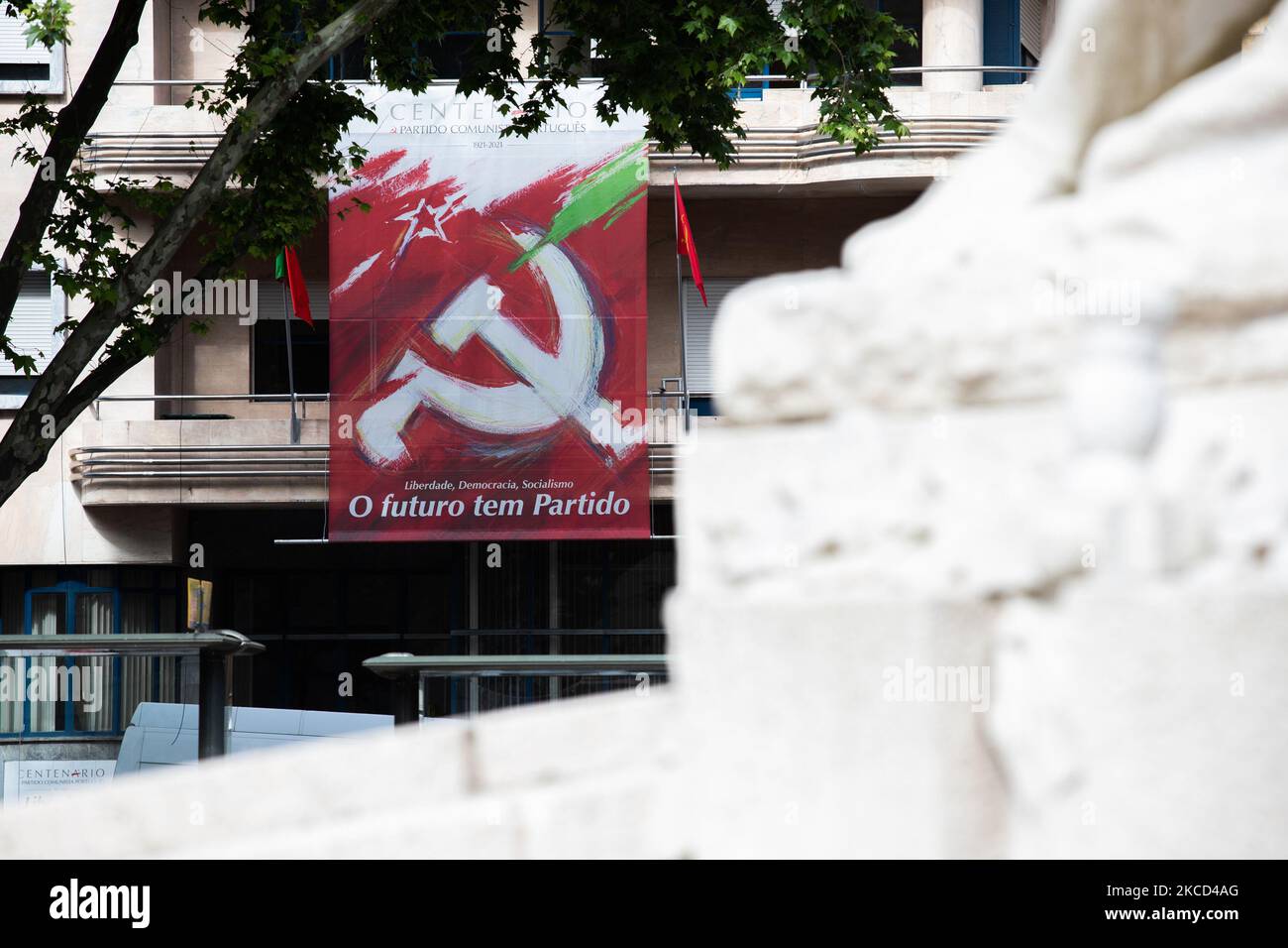 Eine allgemeine Ansicht des PCP-Hauptquartiers in Lissabon, Portugal, am 20. April 2021. Die Kommunistische Partei ( PCP ) bildet eine Koalition mit der Umweltpartei ( PEV ) für die diesjährigen Kommunalwahlen. Die CDU, einheitliche demokratische Koalition. (Foto von Nuno Cruz/NurPhoto) Stockfoto