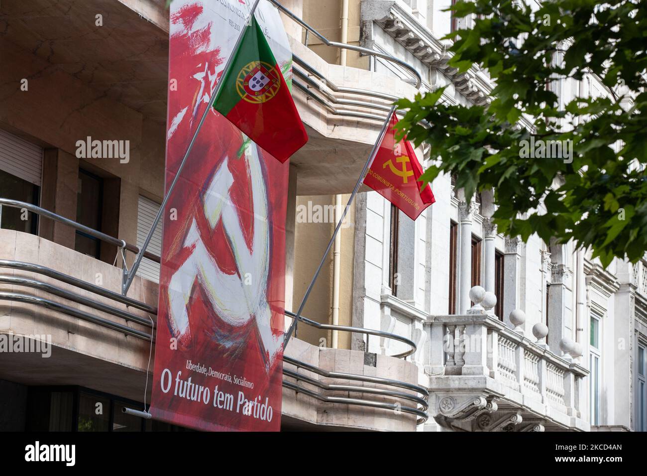 Eine allgemeine Ansicht des PCP-Hauptquartiers in Lissabon, Portugal, am 20. April 2021. Die Kommunistische Partei ( PCP ) bildet eine Koalition mit der Umweltpartei ( PEV ) für die diesjährigen Kommunalwahlen. Die CDU, einheitliche demokratische Koalition. (Foto von Nuno Cruz/NurPhoto) Stockfoto