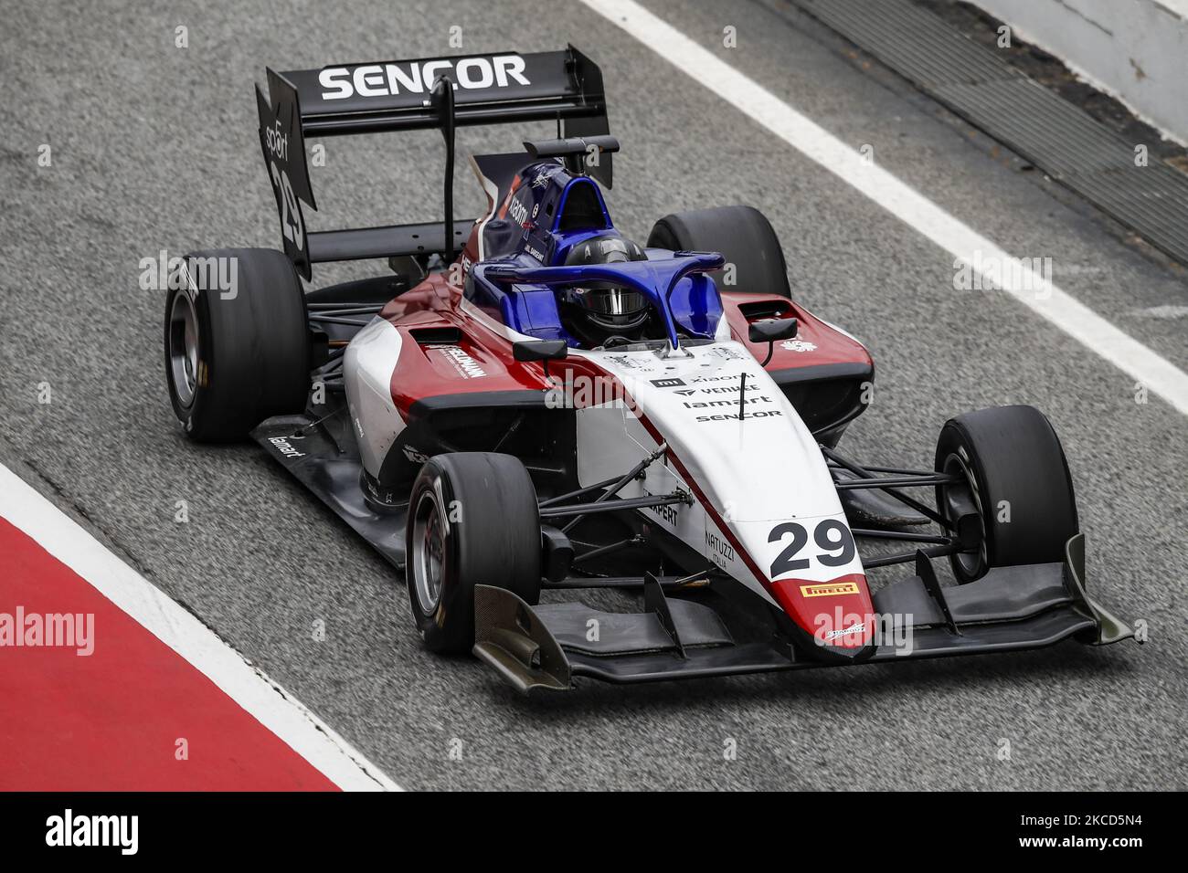 29 Logan Sargeant aus den Vereinigten Staaten von Amerika von Charouz Racing System, Aktion am ersten Tag des Formel-3-Testens auf dem Circuit de Barcelona - Catalunya am 21. April 2021 in Montmelo, Spanien. (Foto von Xavier Bonilla/NurPhoto) Stockfoto