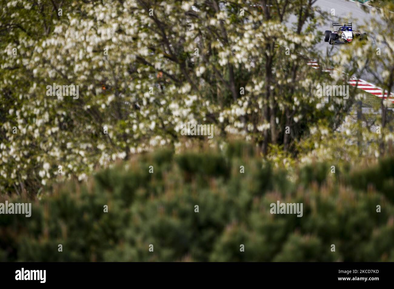 29 Logan Sargeant aus den Vereinigten Staaten von Amerika von Charouz Racing System, Aktion am zweiten Tag des Formel-3-Testens auf dem Circuit de Barcelona - Catalunya am 21. April 2021 in Montmelo, Spanien. (Foto von Xavier Bonilla/NurPhoto) Stockfoto