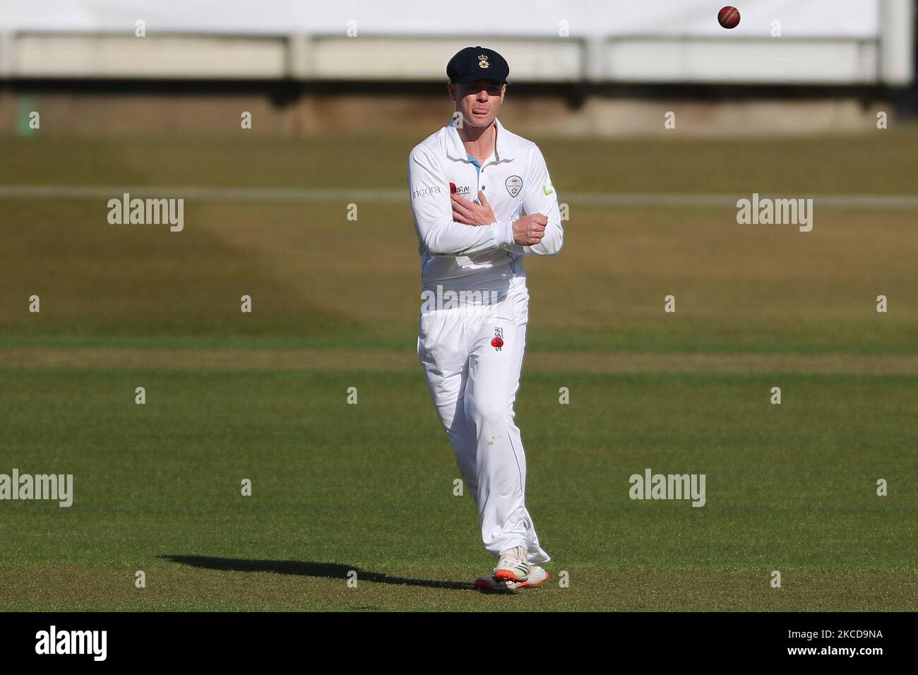 Derbyshire's Brook Guest während des LV= Insurance County Championship-Spiels zwischen dem Durham County Cricket Club und dem Derbyshire County Cricket Club im Emirates Riverside, Chester le Street am Donnerstag, dem 22.. April 2021. (Foto von Mark Fletcher/MI News/NurPhoto) Stockfoto