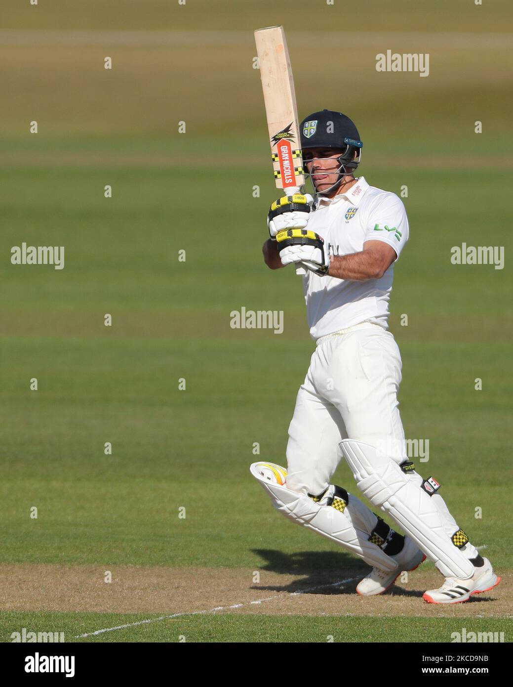 David Bedingham von Durham schlug während des LV= Insurance County Championship-Spiels zwischen dem Durham County Cricket Club und dem Derbyshire County Cricket Club in Emirates Riverside, Chester le Street, am Donnerstag, dem 22.. April 2021. (Foto von Mark Fletcher/MI News/NurPhoto) Stockfoto