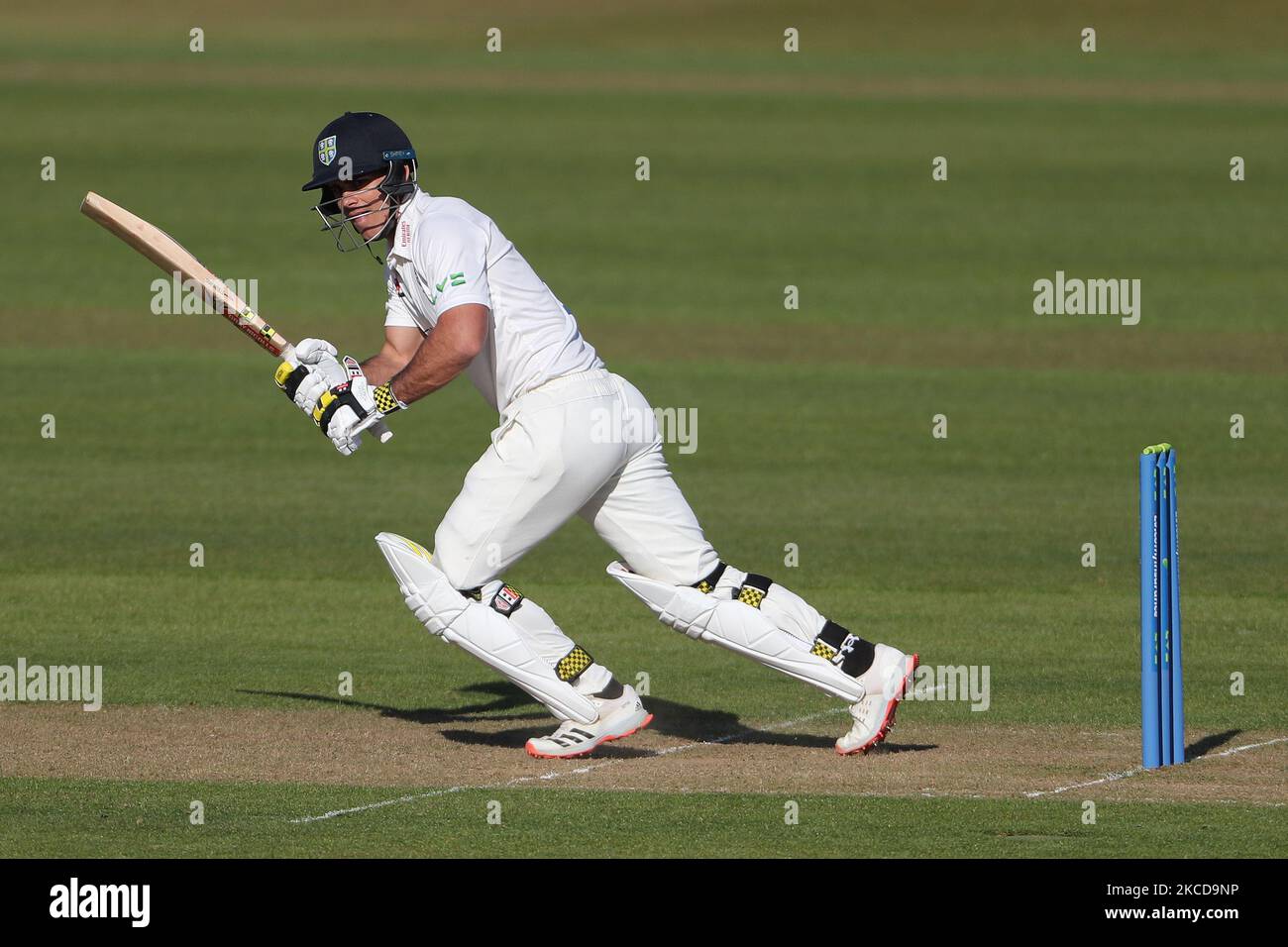David Bedingham von Durham schlug während des LV= Insurance County Championship-Spiels zwischen dem Durham County Cricket Club und dem Derbyshire County Cricket Club in Emirates Riverside, Chester le Street, am Donnerstag, dem 22.. April 2021. (Foto von Mark Fletcher/MI News/NurPhoto) Stockfoto