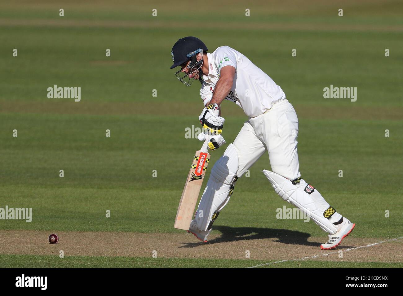 David Bedingham von Durham schlug während des LV= Insurance County Championship-Spiels zwischen dem Durham County Cricket Club und dem Derbyshire County Cricket Club in Emirates Riverside, Chester le Street, am Donnerstag, dem 22.. April 2021. (Foto von Mark Fletcher/MI News/NurPhoto) Stockfoto