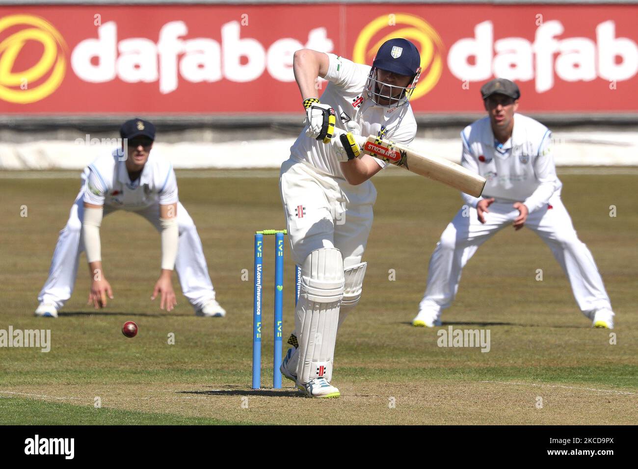 Alex Lees von Durham im Batting Action während des LV= Insurance County Championship-Spiels zwischen dem Durham County Cricket Club und dem Derbyshire County Cricket Club im Emirates Riverside, Chester le Street am Donnerstag, dem 22.. April 2021. (Foto von Robert Smith/MI News/NurPhoto) Stockfoto