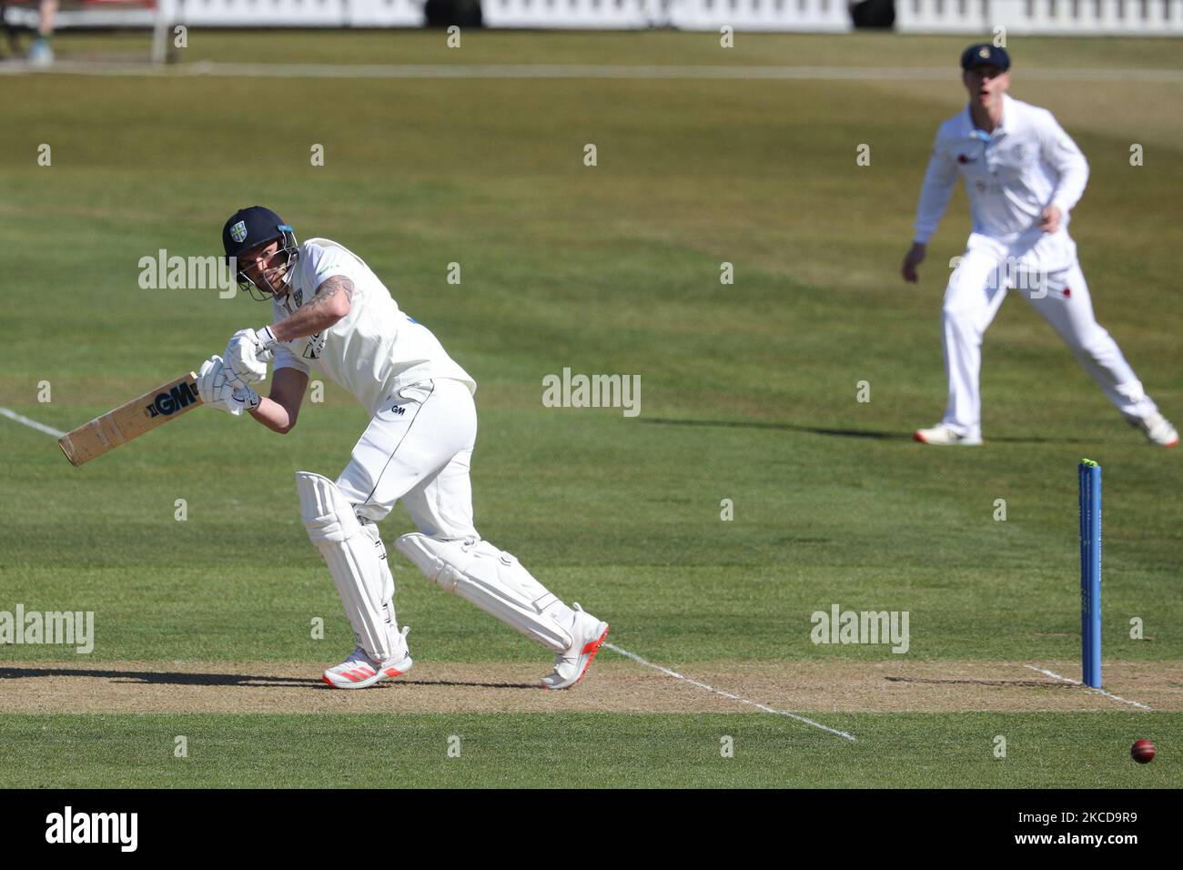Jack Burnham aus Durham im Batting Action während des LV= Insurance County Championship-Spiels zwischen dem Durham County Cricket Club und dem Derbyshire County Cricket Club im Emirates Riverside, Chester le Street am Donnerstag, dem 22.. April 2021. (Foto von Robert Smith/MI News/NurPhoto) Stockfoto