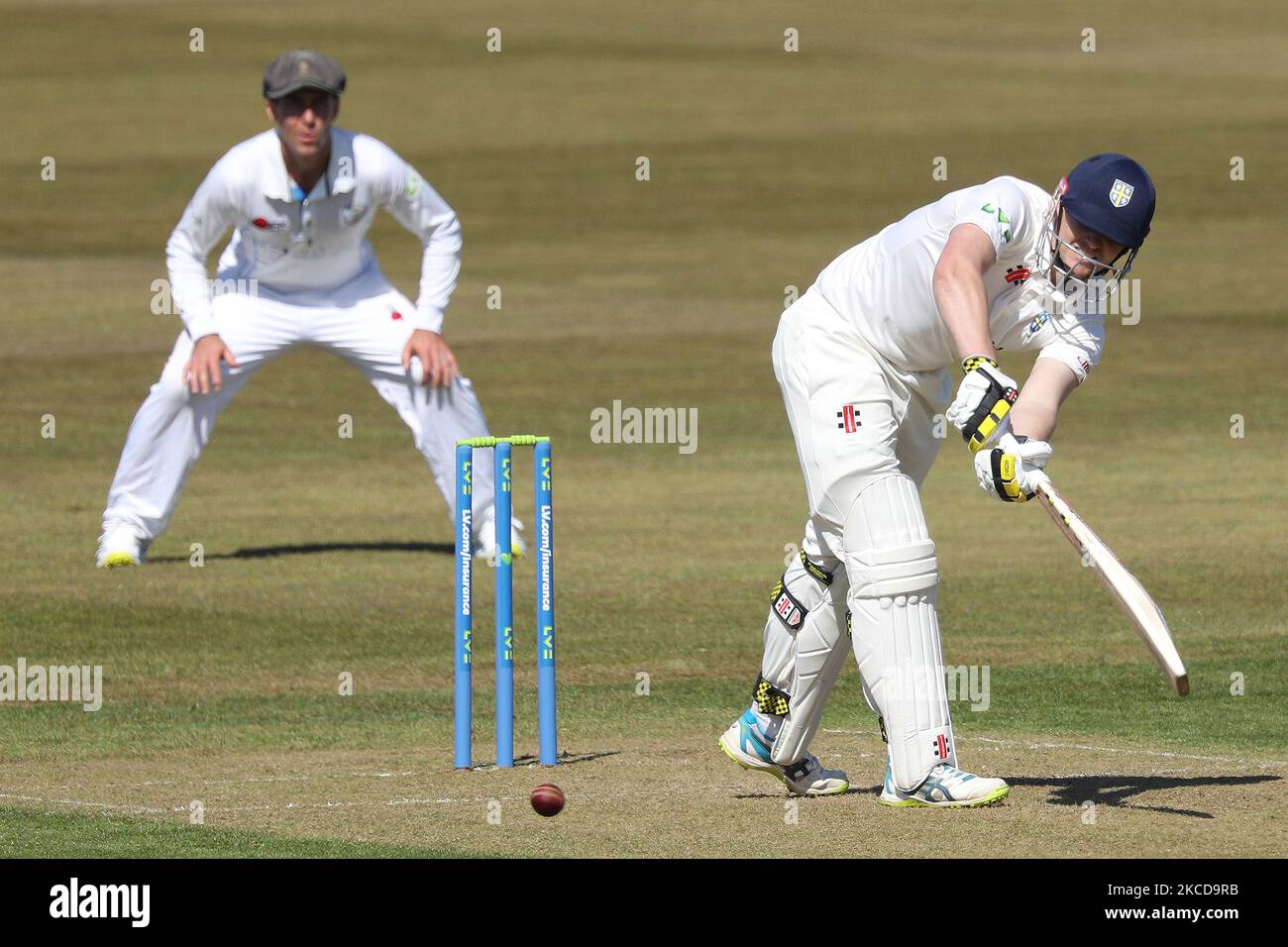 Alex Lees von Durham im Batting Action während des LV= Insurance County Championship-Spiels zwischen dem Durham County Cricket Club und dem Derbyshire County Cricket Club im Emirates Riverside, Chester le Street am Donnerstag, dem 22.. April 2021. (Foto von Robert Smith/MI News/NurPhoto) Stockfoto