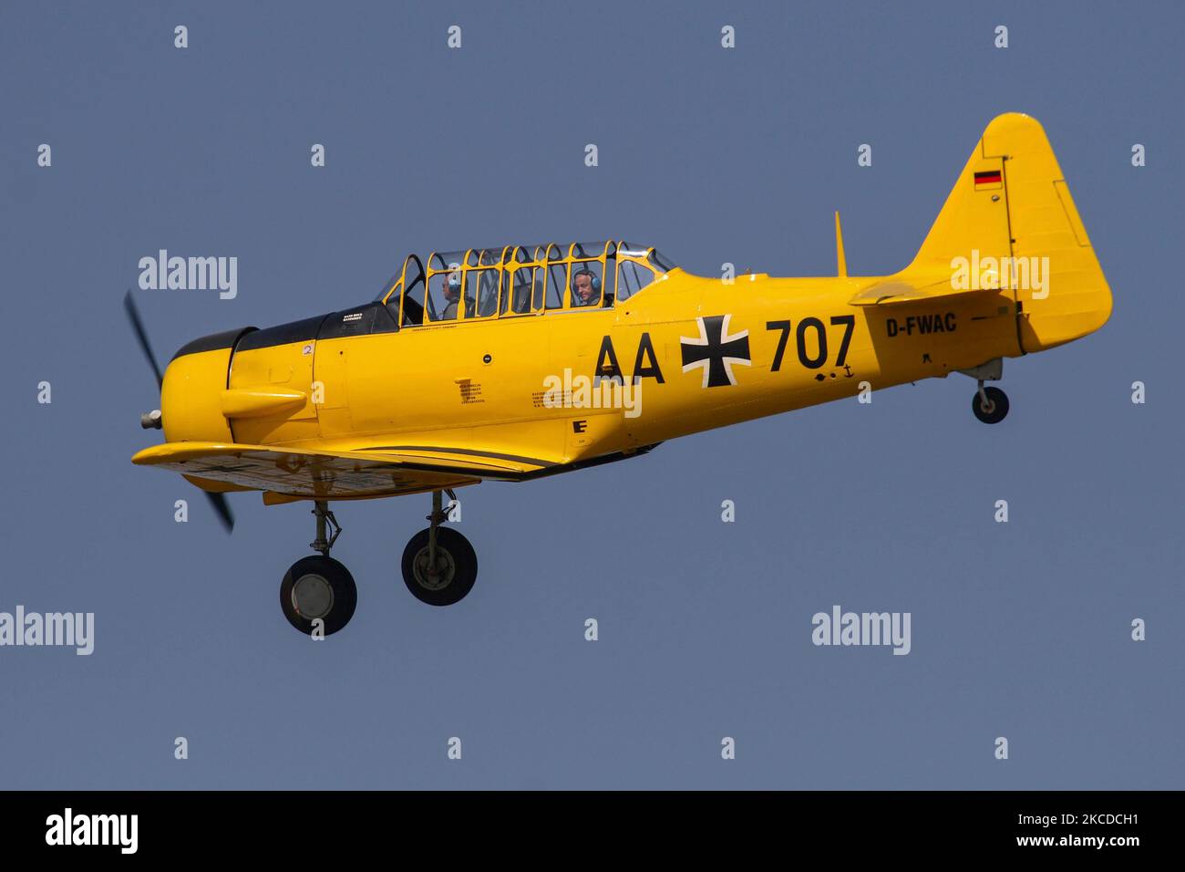 Ein T-6 Texan Nachbau Flugzeug in deutschen Luftstreitfarben. Stockfoto