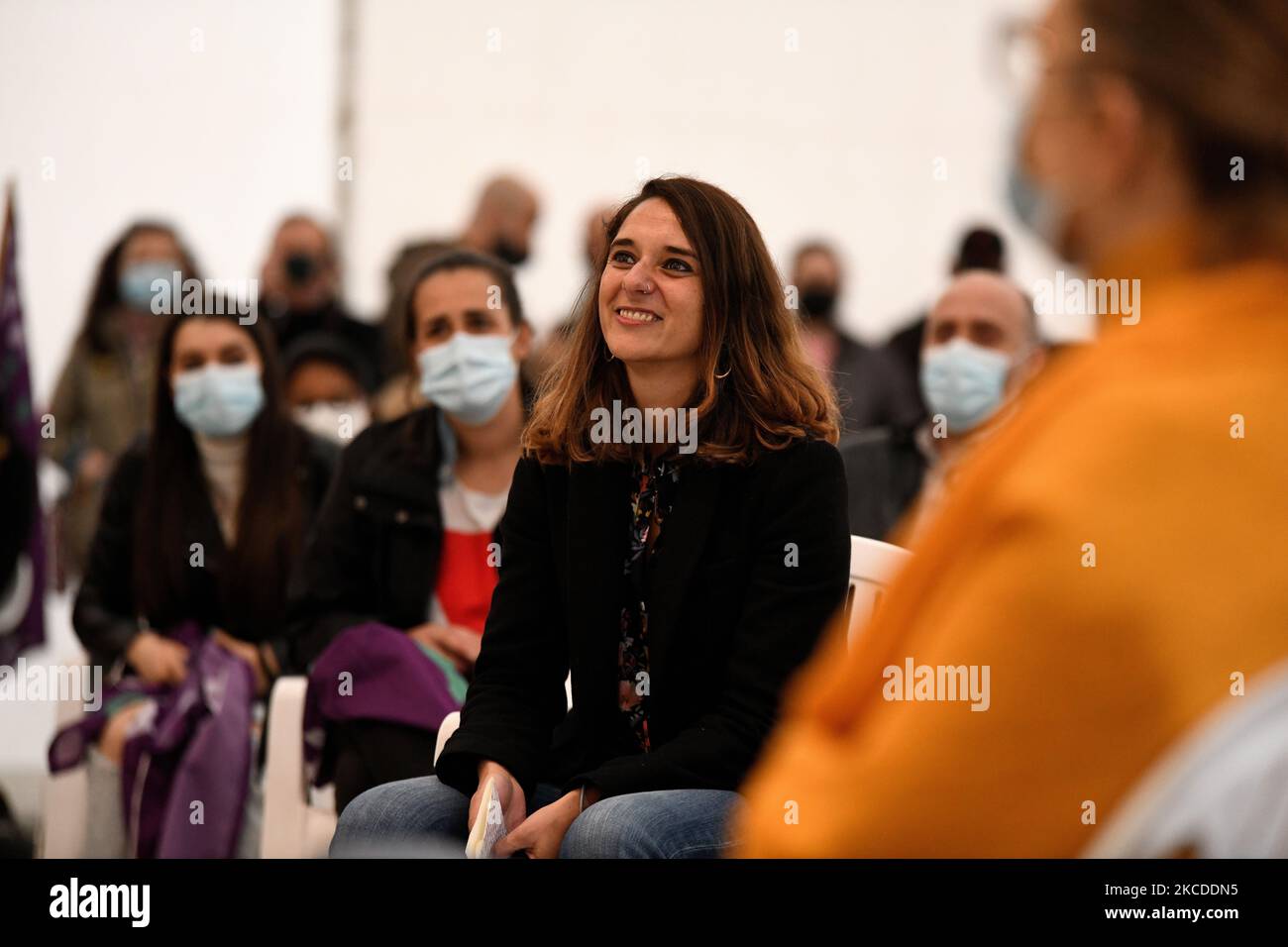 Mitglied des Parlaments von Unidas Podemos (United We Can) Noelia Vera während der Aktion in der Stadt Villalba in Madrid am 25.. April 2021. (Foto von Juan Carlos Lucas/NurPhoto) Stockfoto