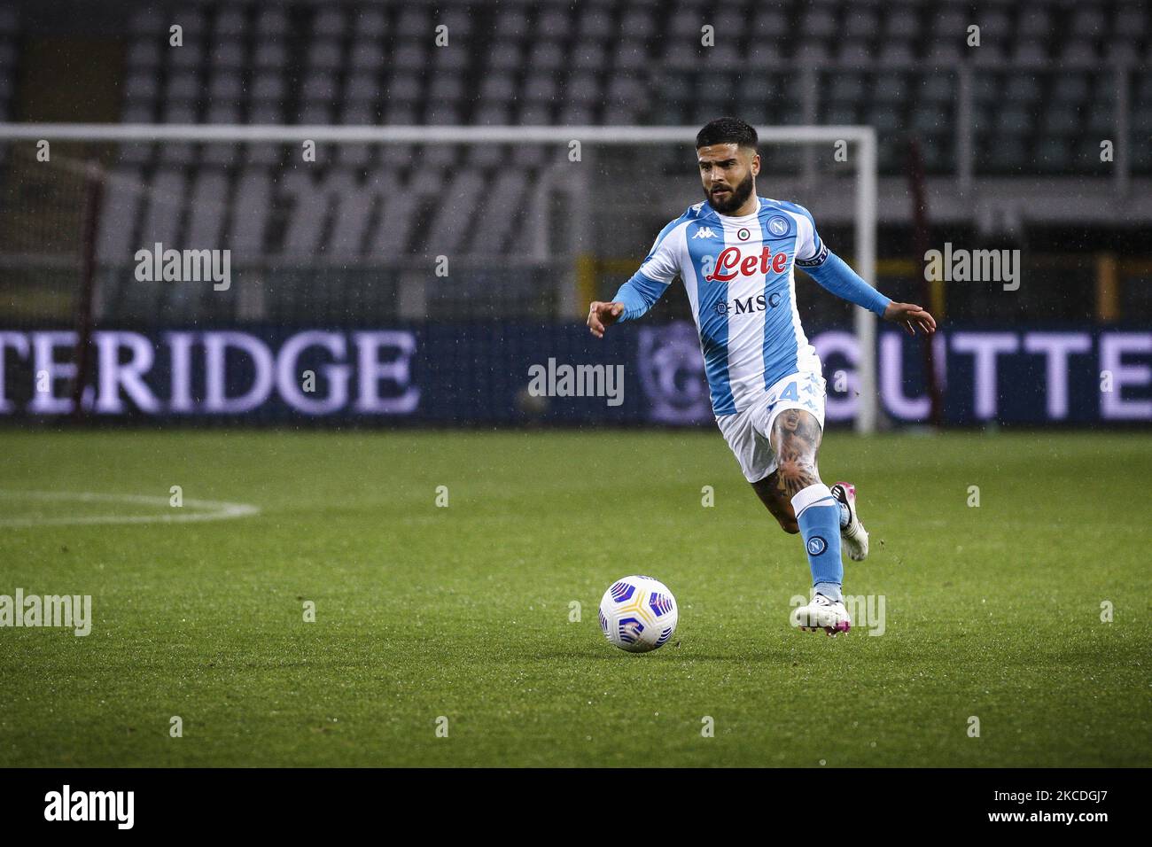 Napoli Stürmer Lorenzo Insigne (24) in Aktion während des Fußballspiels der Serie A n. 33 TURIN - NAPOLI am 26. April 2021 im Stadio Olimpico Grande Torino in Turin, Piemont, Italien. Endergebnis: Turin-Neapel 0-2. Sportstadien in ganz Italien unterliegen aufgrund der Coronavirus-Pandemie weiterhin strengen Beschränkungen, da staatliche Gesetze zur sozialen Distanzierung Fans innerhalb von Veranstaltungsorten verbieten, was dazu führt, dass Spiele hinter verschlossenen Türen gespielt werden. (Foto von Matteo Bottanelli/NurPhoto) Stockfoto