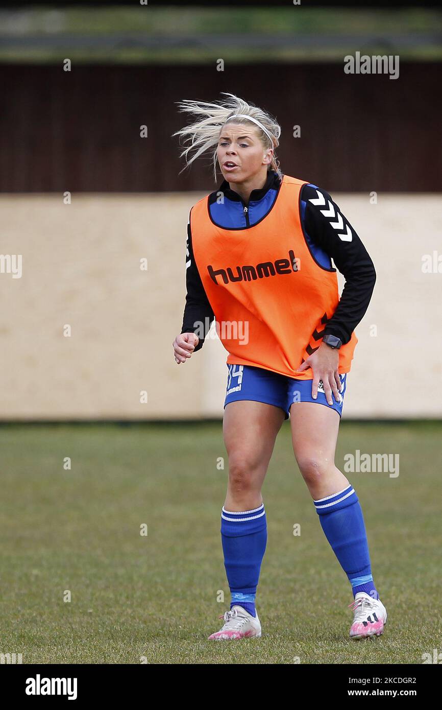 Becky Salicki aus Durham W.F.C erwärmt sich während der FA Women's Championship zwischen Charlton Athletic Women und Durham Women am 25.. April 2021 beim VCD Athletic FC, Dartford, England. (Foto von Action Foto Sport/NurPhoto) Stockfoto