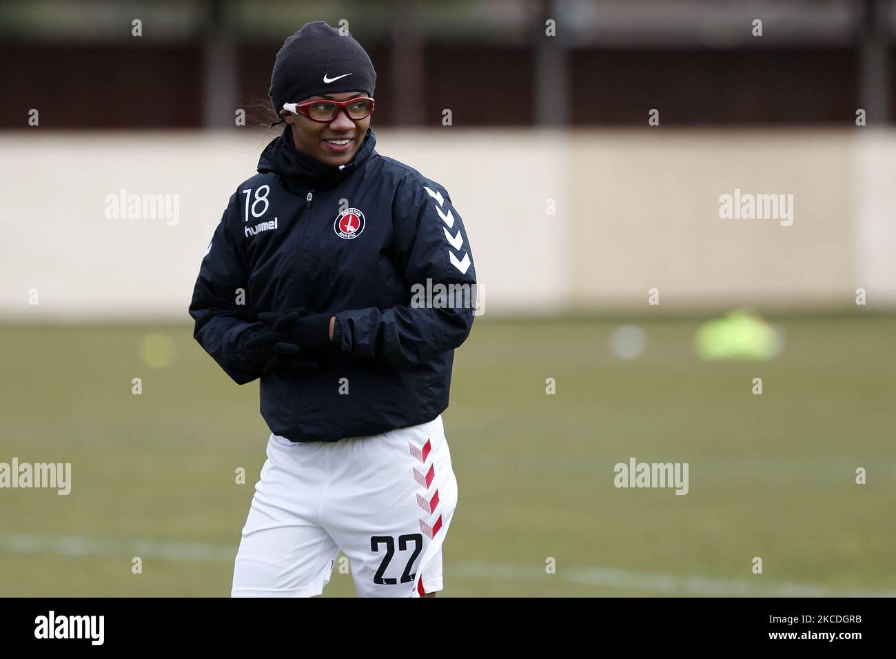 Shauna Vassell von Charlton Athletic Women erwärmt sich während der FA Women's Championship zwischen Charlton Athletic Women und Durham Women am 25.. April 2021 beim VCD Athletic FC, Dartford, England. (Foto von Action Foto Sport/NurPhoto) Stockfoto