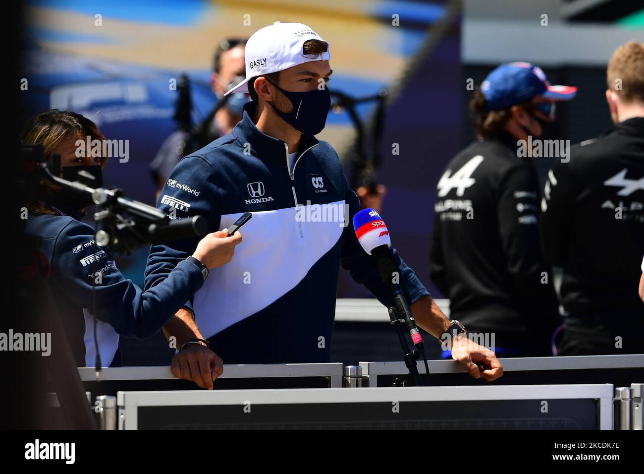 Pierre Gasly von der Scuderia Alpha Tauri Honda spricht während der Pressekonferenz zum portugiesischen GP, dem dritten Lauf der Formel 1-Weltmeisterschaft im Autodromo Internacional do Algarve, Mexilhoeira Grande, Portimao, Algarve, 29. April 2021 (Foto: Andrea Diodato/NurPhoto) Stockfoto