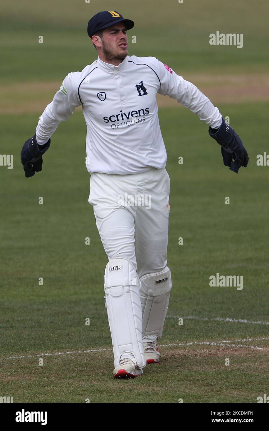 Michael Burgess aus Warwickshire während des LV= County Championship-Spiels zwischen dem Durham County Cricket Club und dem Warwickshire County Cricket Club im Emirates Riverside, Chester le Street am Freitag, dem 30.. April 2021. (Foto von Mark Fletcher/MI News/NurPhoto) Stockfoto