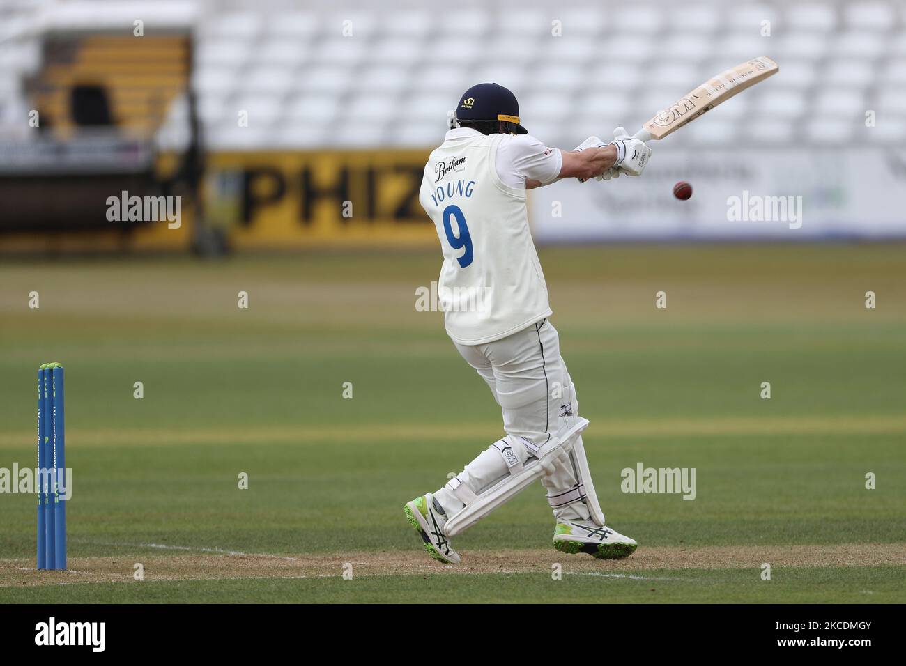 Will Young von Durham beim LV= County Championship-Spiel zwischen dem Durham County Cricket Club und dem Warwickshire County Cricket Club im Emirates Riverside, Chester le Street, am Freitag, den 30.. April 2021. (Foto von Mark Fletcher/MI News/NurPhoto) Stockfoto