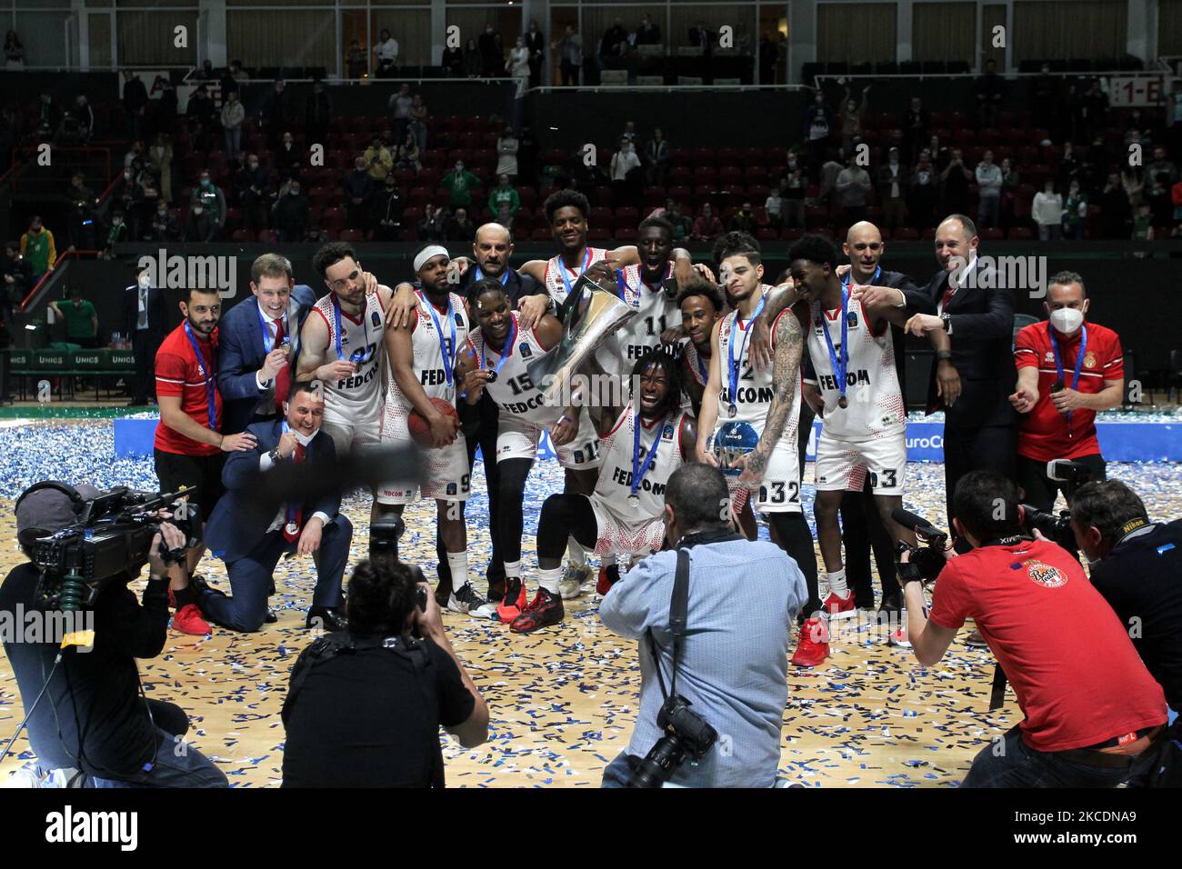 Die Spieler VON AS Monaco feiern nach dem EUROCUP-Endspiel 2 zwischen UNICS Kazan und AS Monaco 7days in Kazan, Russland, am 30. April 2021. (Foto von Alexey Nasyrov/NurPhoto) Stockfoto