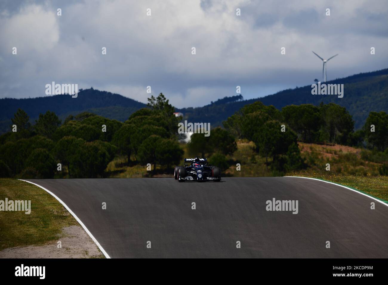 Pierre Gasly von der Scuderia Alpha Tauri Honda fährt seinen AT02-Sitzer während des Qualifyings des portugiesischen GP, dem dritten Lauf der Formel-1-Weltmeisterschaft im Autodromo Internacional do Algarve, Mexilhoeira Grande, Portimao, Algarve, 1. Mai 2021 (Foto: Andrea Diodato/NurPhoto) Stockfoto