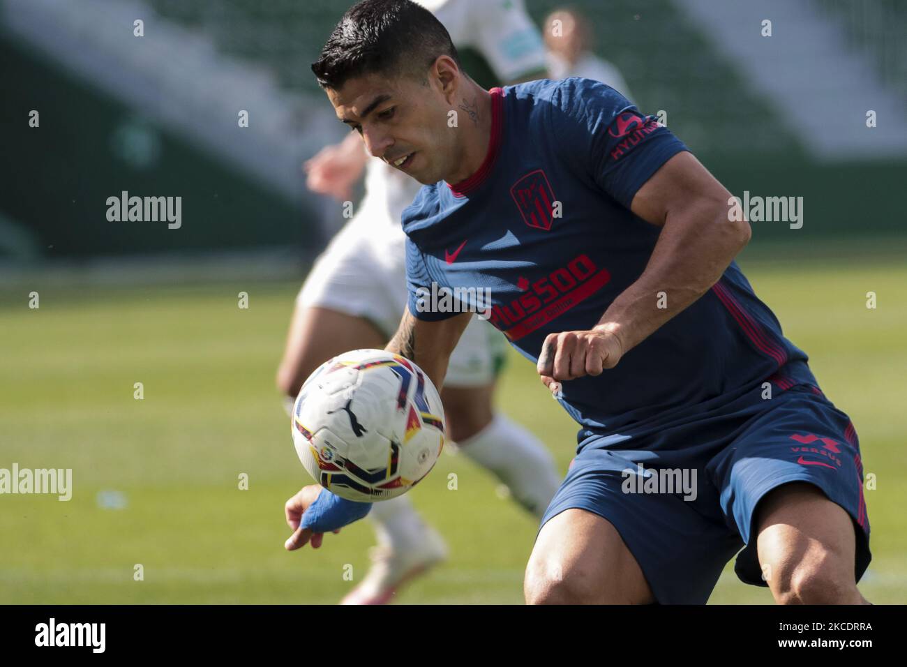 LUIS SUAREZ VON ATLETICO DE MADRID während des Atletico de Madrid Teams vor dem spanischen La Liga-Spiel zwischen Elche CF und Atletico de Madrid am 1. Mai 2021 im Stadion Martinez Valero. (Foto von Jose Miguel Fernandez/NurPhoto) Stockfoto