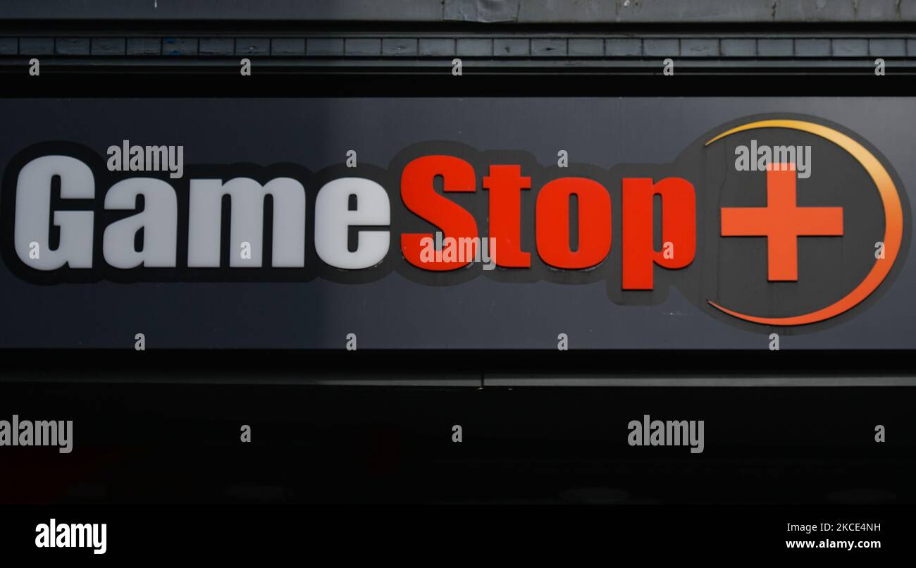 Ein Logo von GameStop, das während der letzten Tage der COVID-19-Sperre im Stadtzentrum von Dublin zu sehen war. Am Freitag, den 7. Mai 2021, in Dublin, Irland. (Foto von Artur Widak/NurPhoto) Stockfoto