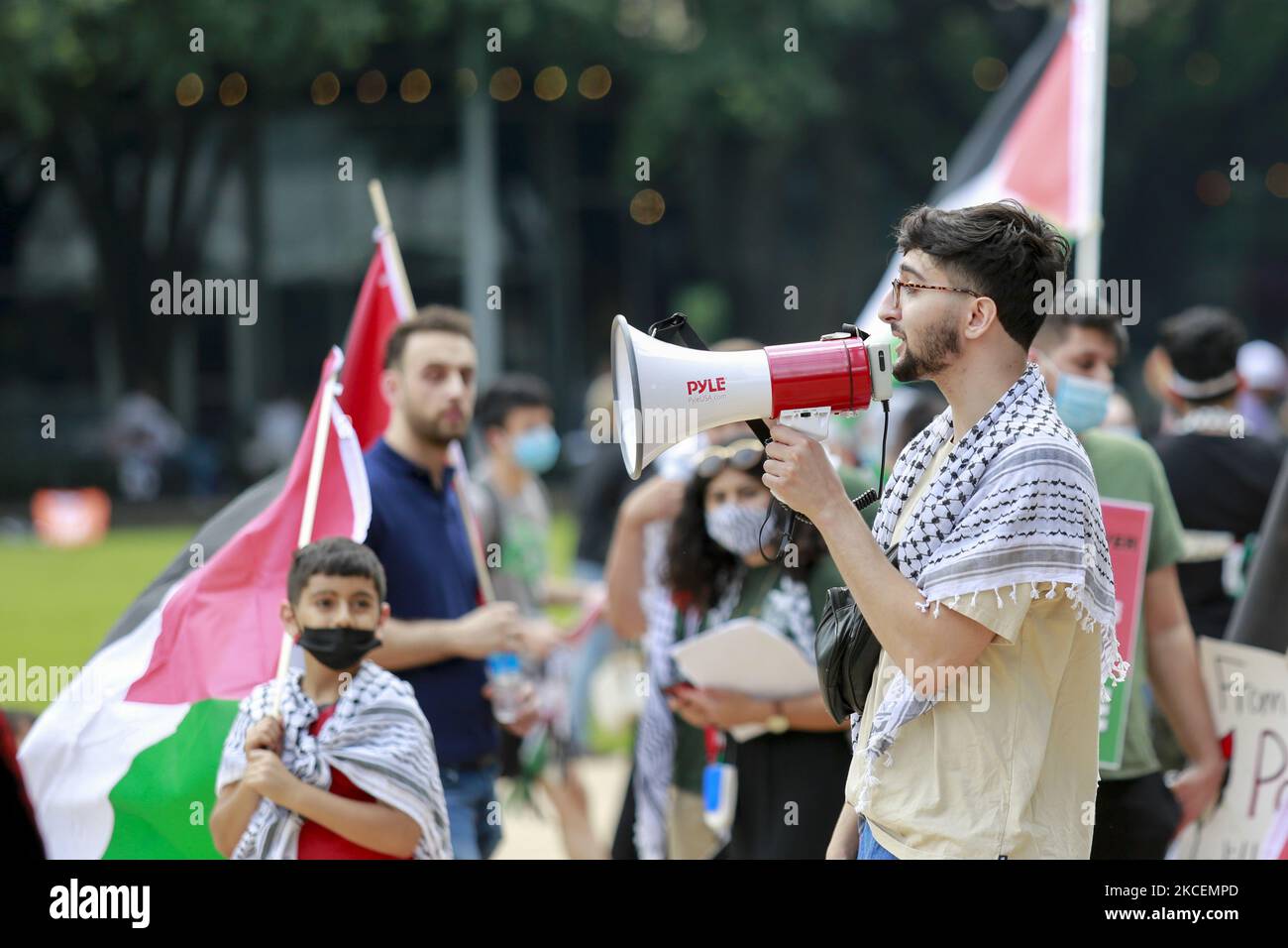 Am 15.. Mai 2021 versammelten sich in Houston, USA, im Discovery Green Park, um gegen die Beteiligung der USA am israelisch-palästinensischen Konflikt zu protestieren. (Foto von Reginald Mathalone/NurPhoto) Stockfoto