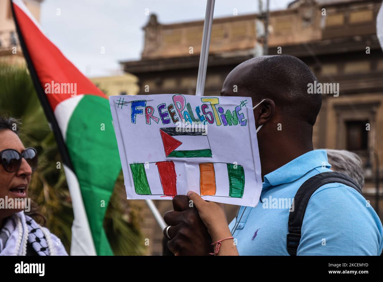 Am 15. Mai 2021 in Palermo, Italien, nehmen die Menschen an einer Solidaritätsdemonstration mit dem palästinensischen Volk und an einem Protest gegen die Angriffe israelischer Truppen auf den Gazastreifen Teil. Italien, Sizilien, Palermo, 15. Mai 2021. (Foto von Francesco Militello Mirto/NurPhoto) Stockfoto