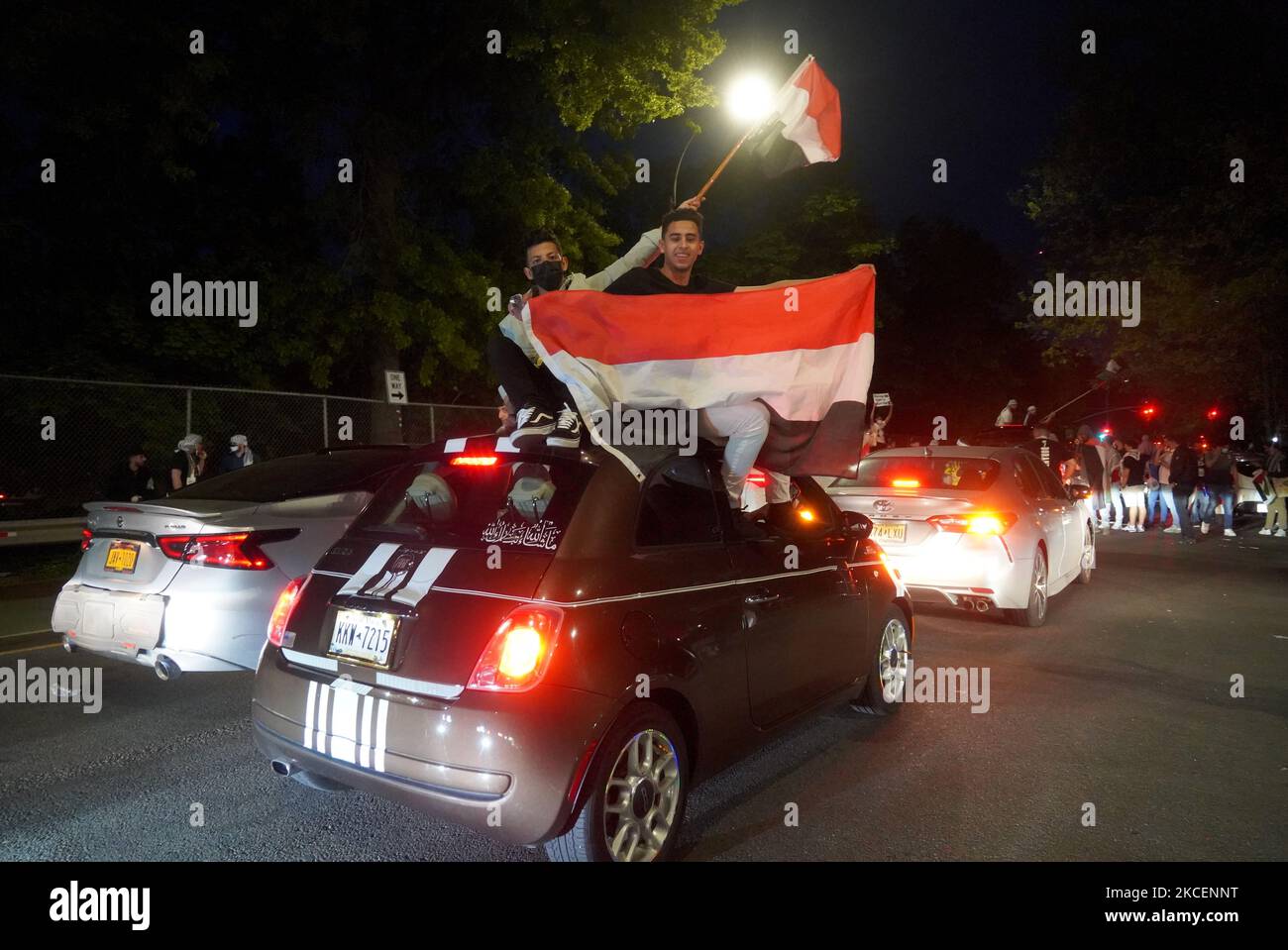 Mehr als 2 pro-palästinensische Demonstranten in New York City gingen am 15. Mai 2021 nach israelischen Luftangriffen auf Gaza auf die Straßen von Bay Ridge in Brooklyn. Während des marsches schrien die Demonstranten „Freies Palästina“. (Foto von Selcuk Acar/NurPhoto) Stockfoto