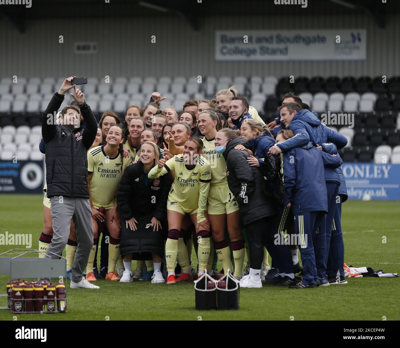 Arsenal Women macht am 16.. Mai 2021 ein Selfie während der fünften Runde des Vitality Women's FA Cup zwischen Arsenal und Crystal Palace im Meadow Park Stadium, Borehamwood, Großbritannien. (Foto von Action Foto Sport/NurPhoto) Stockfoto