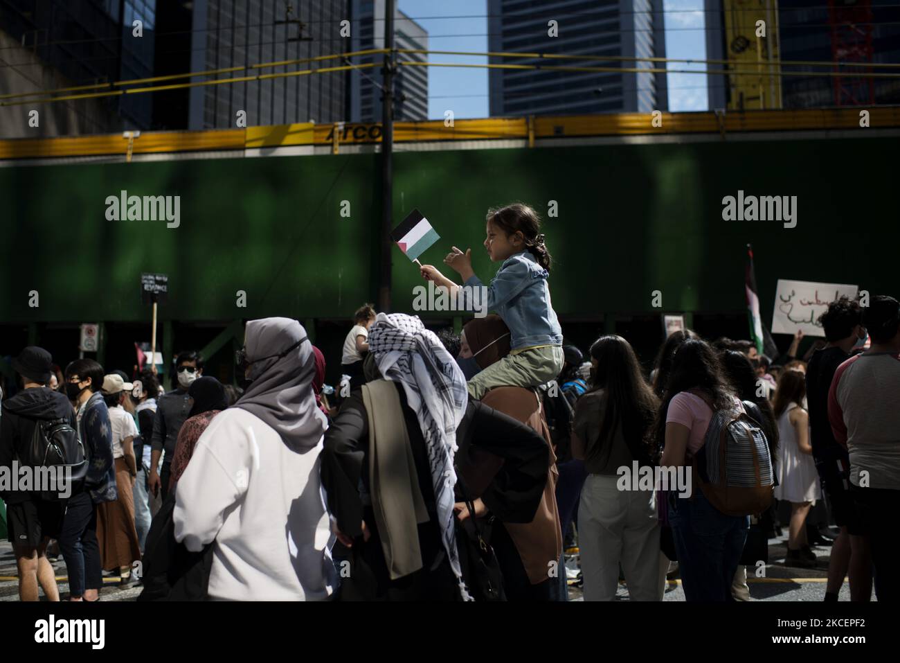 Eine palästinensische Familie, die an der Demonstration auf dem Ärgernis von Nekba in Vancouver, Kanada, teilnimmt (Foto: Marjan Yazdi/NurPhoto) Stockfoto