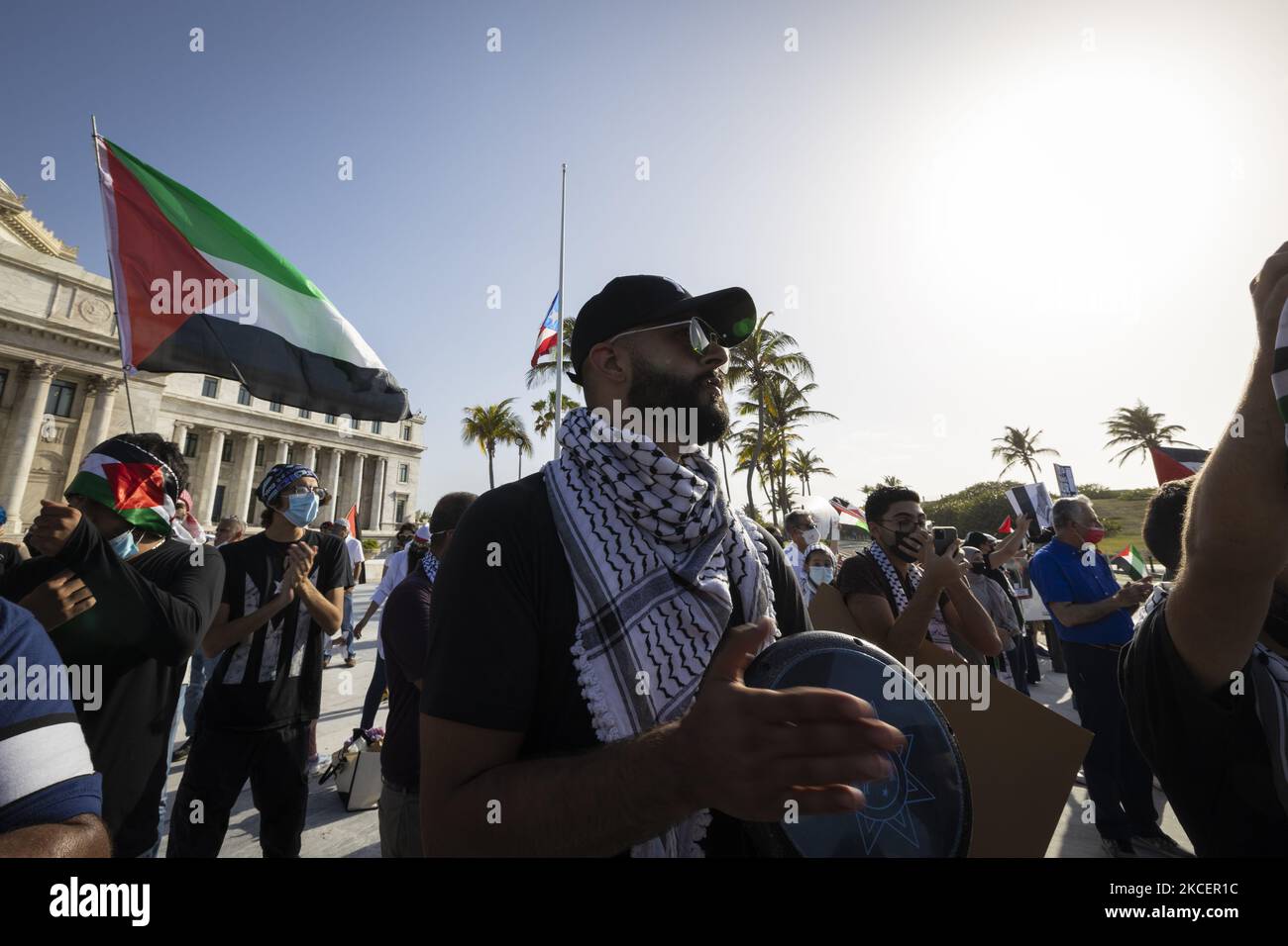 Am 16. Mai 2021 versammeln sich Menschen auf dem Kapitol in San Juan, Puerto Rico, um ihre Unterstützung für die Palästinenser zu demonstrieren. Gegen den jüngsten Angriff der Israelis werden in verschiedenen Ländern mehrere Proteste abgehalten. (Foto von Alejandro Granadillo/NurPhoto) Stockfoto