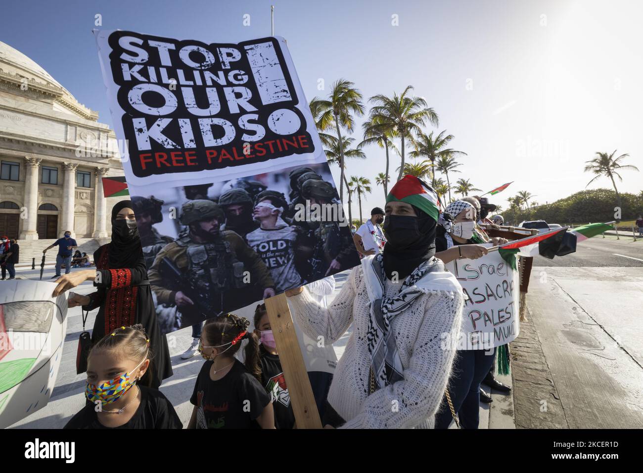 Am 16. Mai 2021 versammeln sich Menschen auf dem Kapitol in San Juan, Puerto Rico, um ihre Unterstützung für die Palästinenser zu demonstrieren. Gegen den jüngsten Angriff der Israelis werden in verschiedenen Ländern mehrere Proteste abgehalten. (Foto von Alejandro Granadillo/NurPhoto) Stockfoto