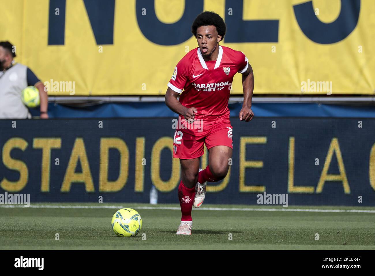 Jules Kounde vom FC Sevilla beim spanischen La Liga-Spiel zwischen dem FC Villarreal und dem FC Sevilla im Stadion La Ceramica am 17. Mai 2021. (Foto von Jose Miguel Fernandez/NurPhoto) Stockfoto