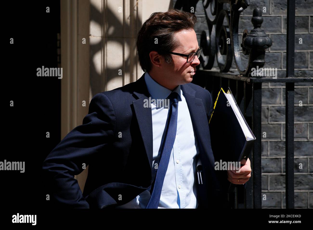 Alex Burghart, Parlamentarischer Privatsekretär des britischen Premierministers Boris Johnson und Abgeordneter der Konservativen Partei für Brentwood und Ongar, verlässt am 19. Mai 2021 die Downing Street 10 in London, England. (Foto von David Cliff/NurPhoto) Stockfoto