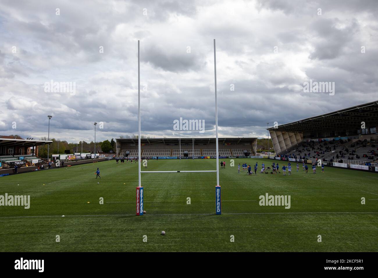 Eine allgemeine Aufnahme von Kingston Park, während sich die Spieler vor dem BETFRED Championship-Spiel zwischen Newcastle Thunder und Halifax Panthers am Sonntag, dem 23.. Mai 2021, im Kingston Park, Newcastle aufwärmen. (Foto von Chris Lishman/MI News/NurPhoto) Stockfoto