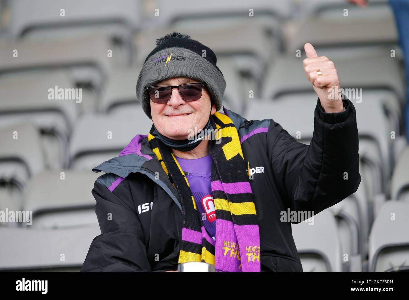 Daumen hoch von einem Thunder-Unterstützer vor dem BETFRED Championship-Spiel zwischen Newcastle Thunder und Halifax Panthers im Kingston Park, Newcastle am Sonntag, 23.. Mai 2021. (Foto von Chris Lishman/MI News/NurPhoto) Stockfoto