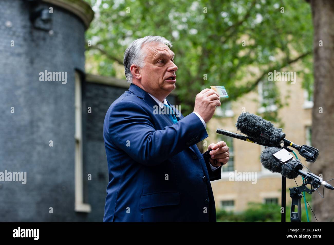 Der ungarische Premierminister Viktor Orban spricht am 28. Mai 2021 in der Downing Street in London, Großbritannien, mit den Medien. Boris Johnson begrüßt Ungarns rechtsextremen Führer Viktor Orban in der Downing Street und behauptet, dass die Zusammenarbeit mit Europas größtem Cheerleader für China und Russland für die britische Sicherheit und den Wohlstand von entscheidender Bedeutung ist. (Foto von Maciek Musialek/NurPhoto) Stockfoto