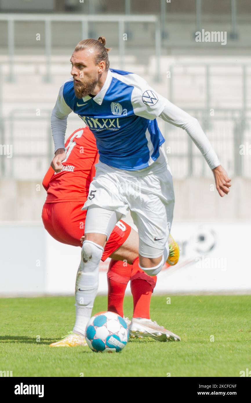 Jeron AlHazaimeh vom SV Meppen kontrolliert den Ball beim niedersächsischen Pokalfinale Jeron AlHazaimeh vom SV Meppen kontrolliert den Ball beim niedersächsischen Pokalfinale