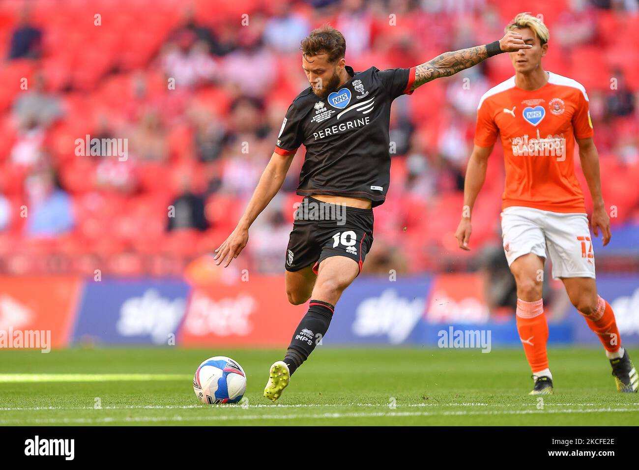 Jorge Grant von Lincoln City stellt sich am Sonntag, den 30.. Mai 2021, beim Spiel der Sky Bet League 1 zwischen Blackpool und Lincoln City im Wembley Stadium, London, einen Torschuss ein. (Foto von Jon Hobley/MI News/NurPhoto) Stockfoto